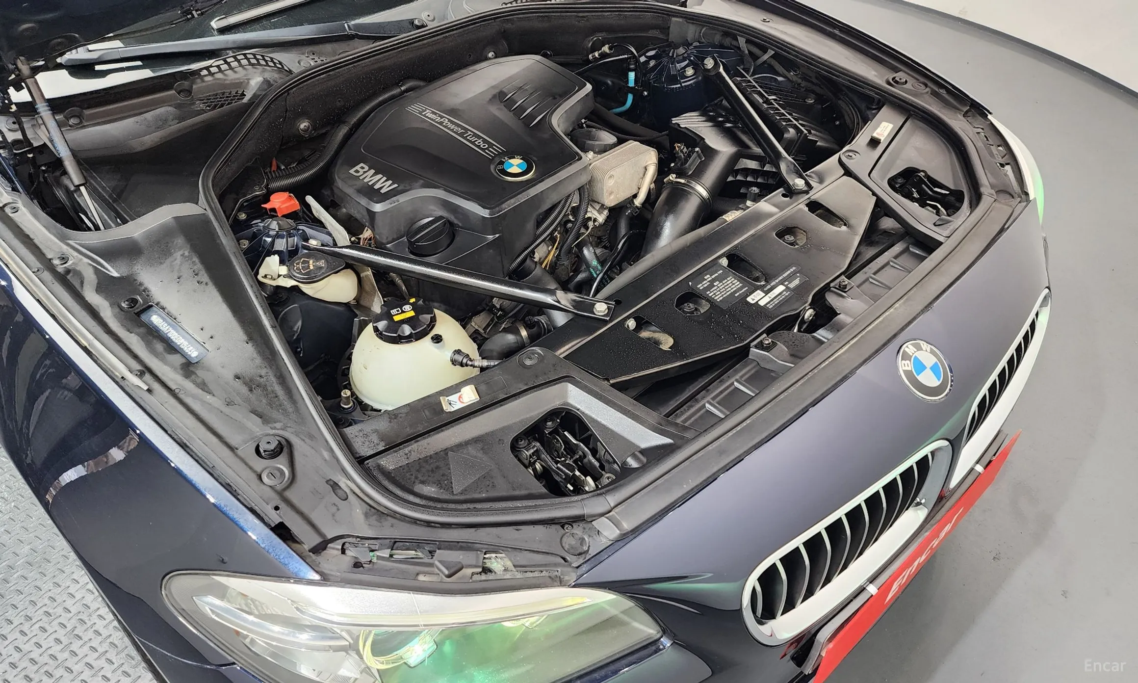 BMW 5 Series (F10) превью 6