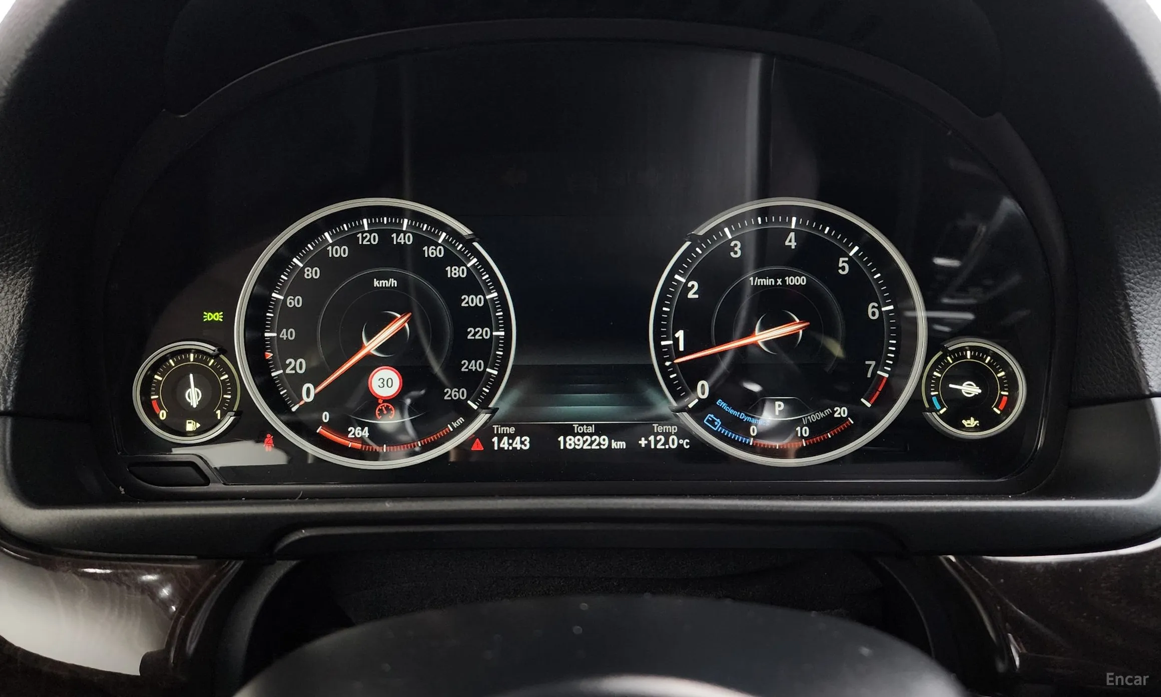 BMW 5 Series (F10) превью 8