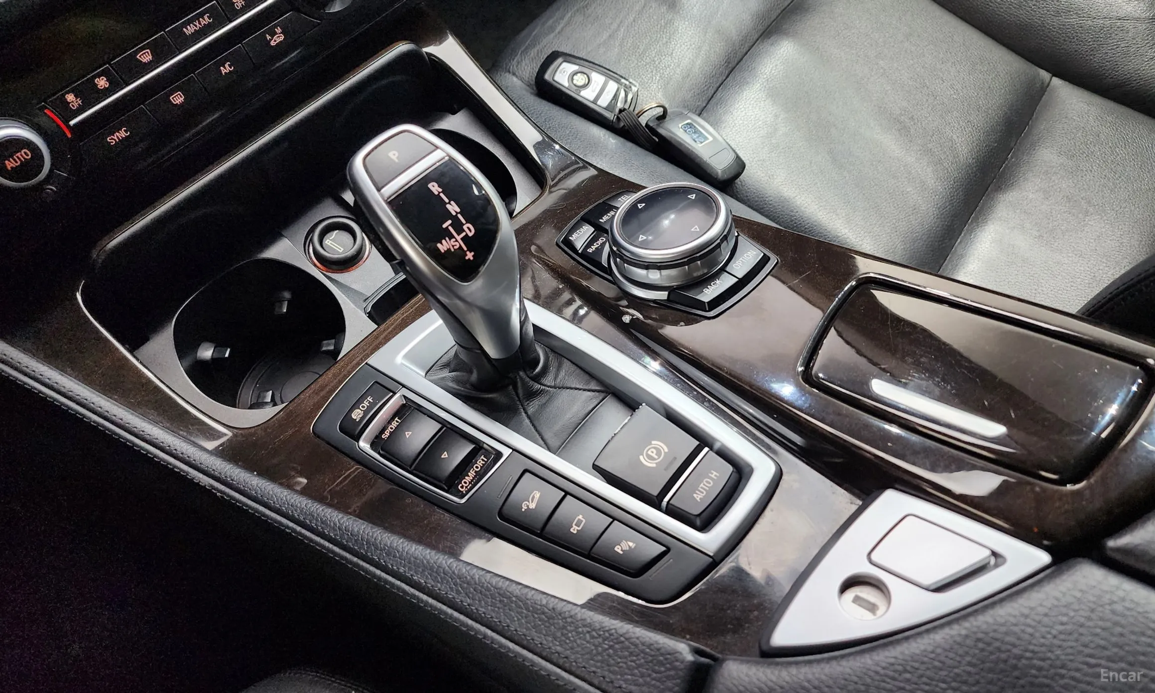 BMW 5 Series (F10) превью 9
