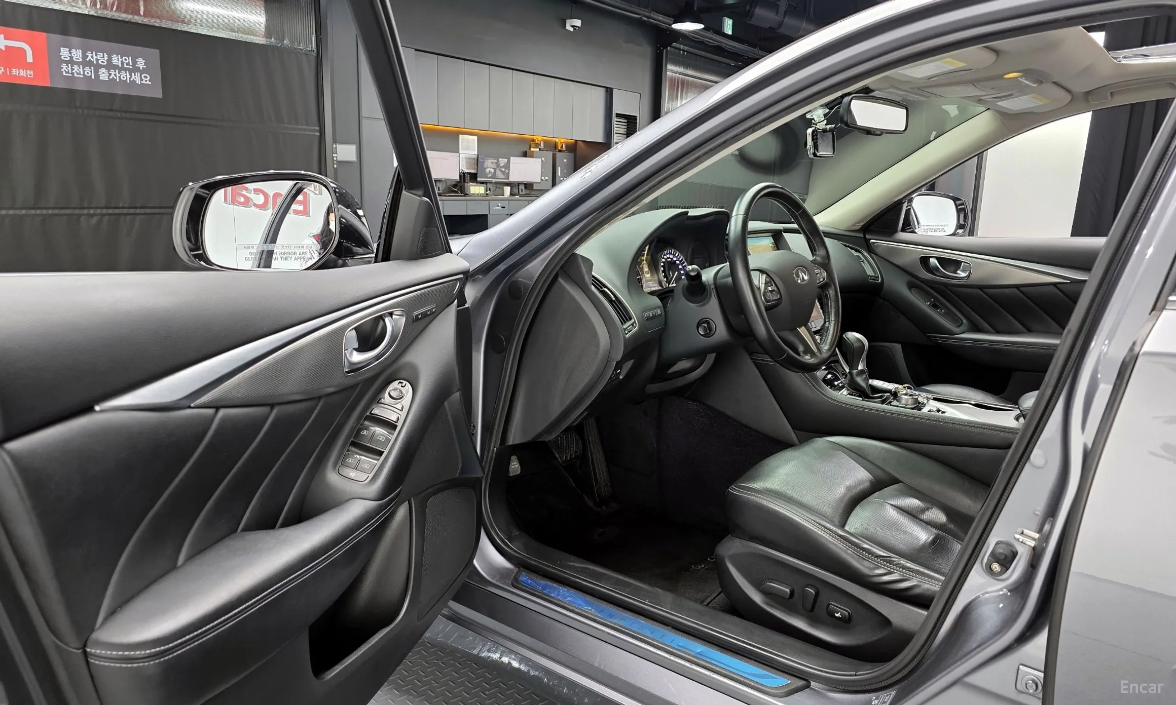 Infiniti Q50 превью 11