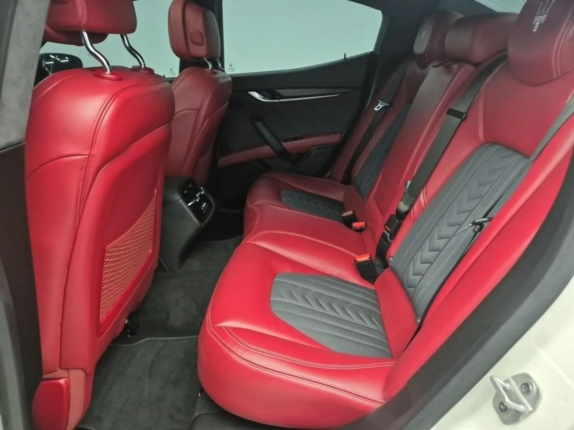 Maserati Ghibli превью 12