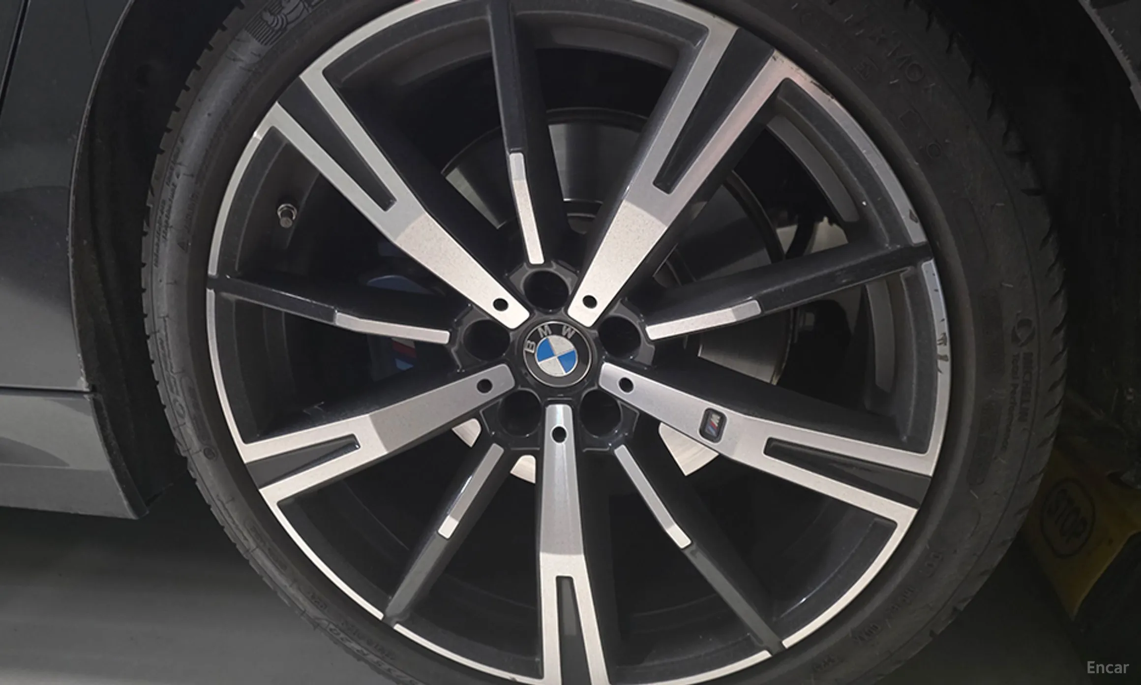 BMW 5 Series (G60) превью 14