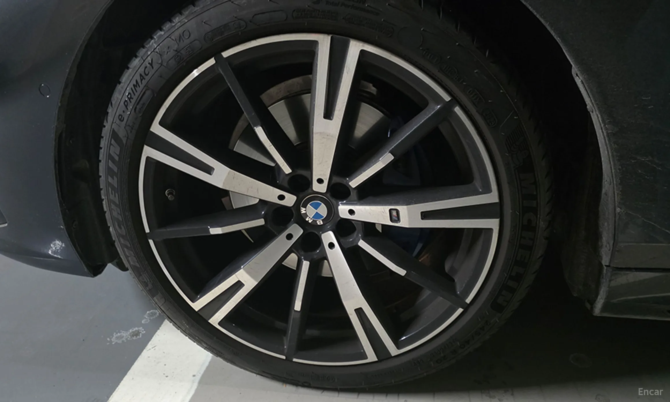 BMW 5 Series (G60) превью 15