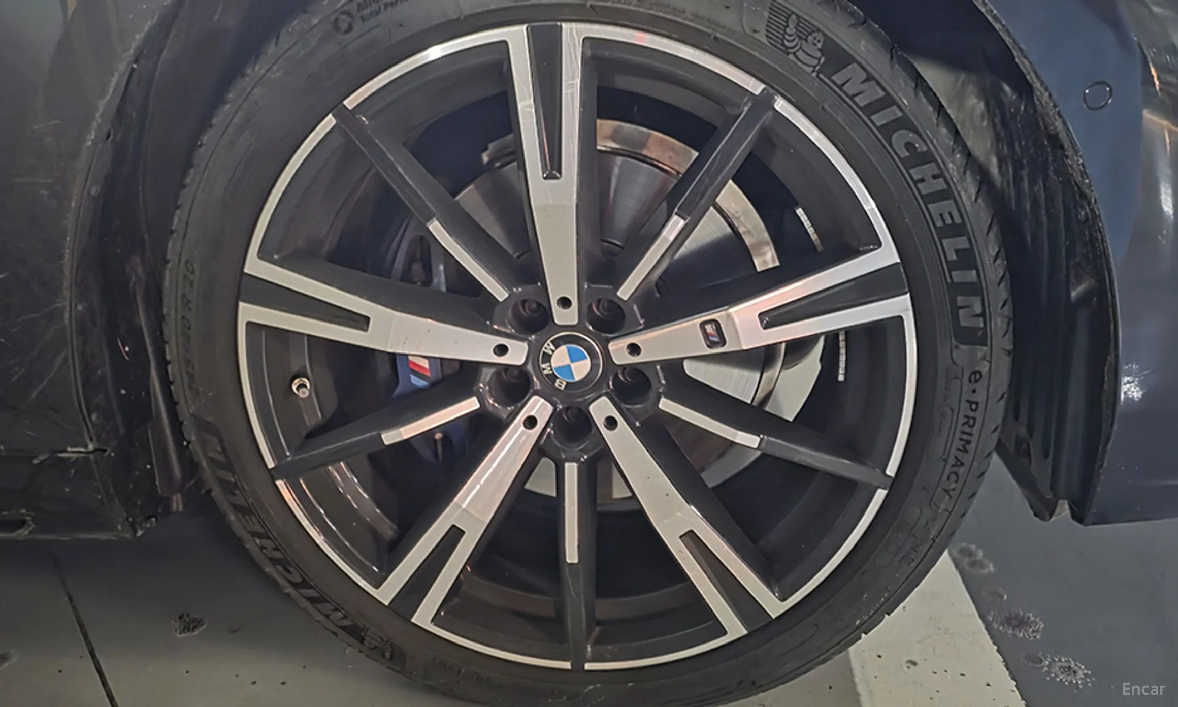 BMW 5 Series (G60) превью 16