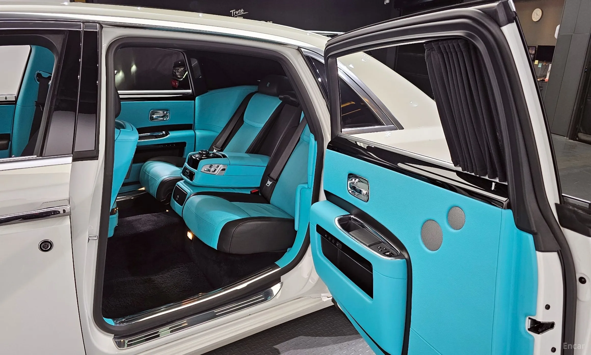 Rolls-Royce Ghost превью 11
