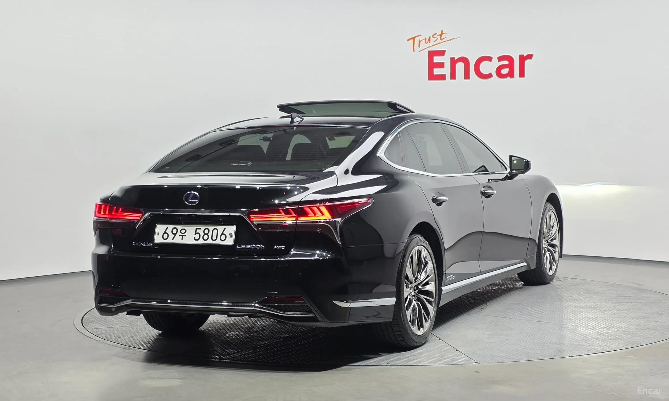 Lexus LS500h Gen 5