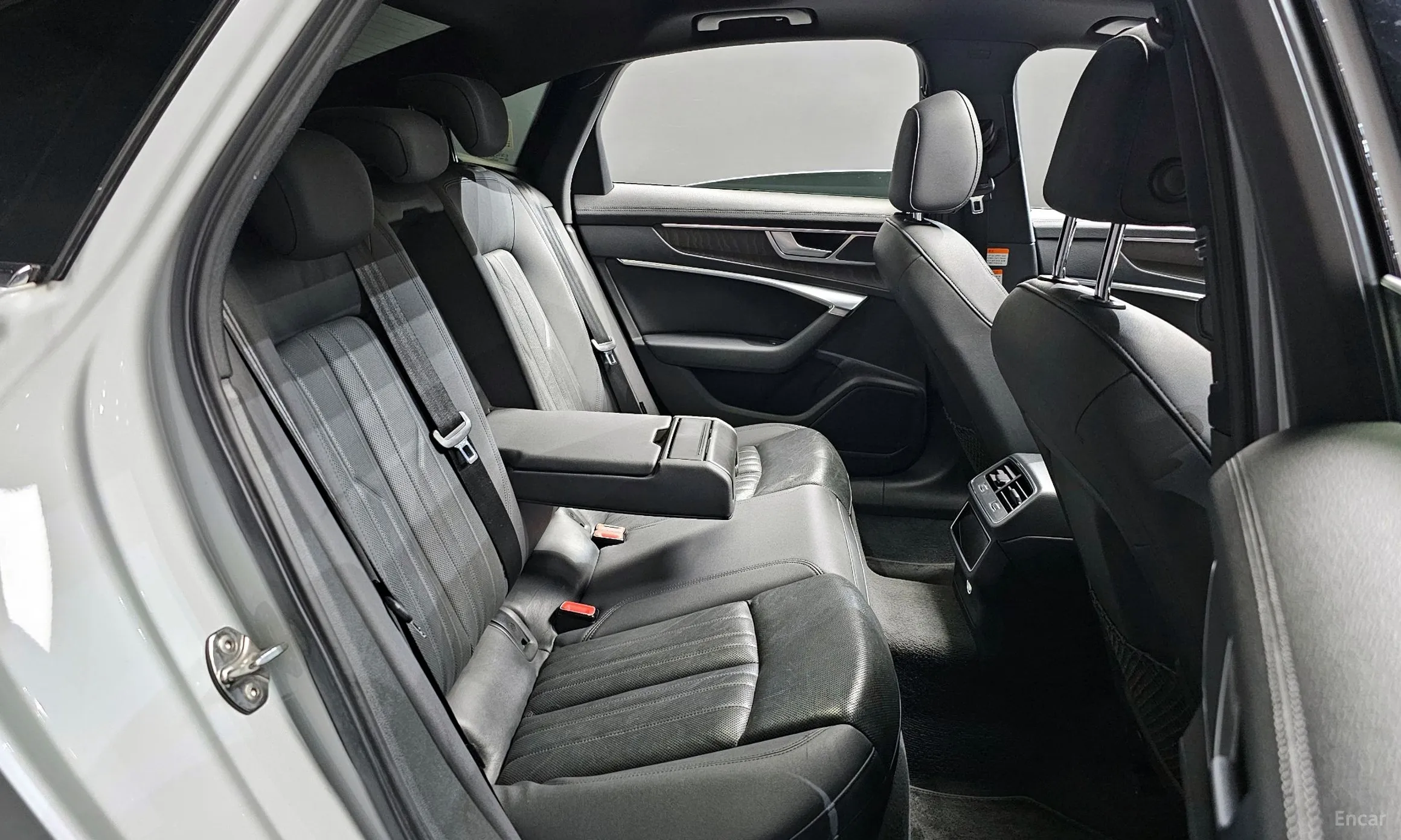 Audi A6 (C8) превью 12