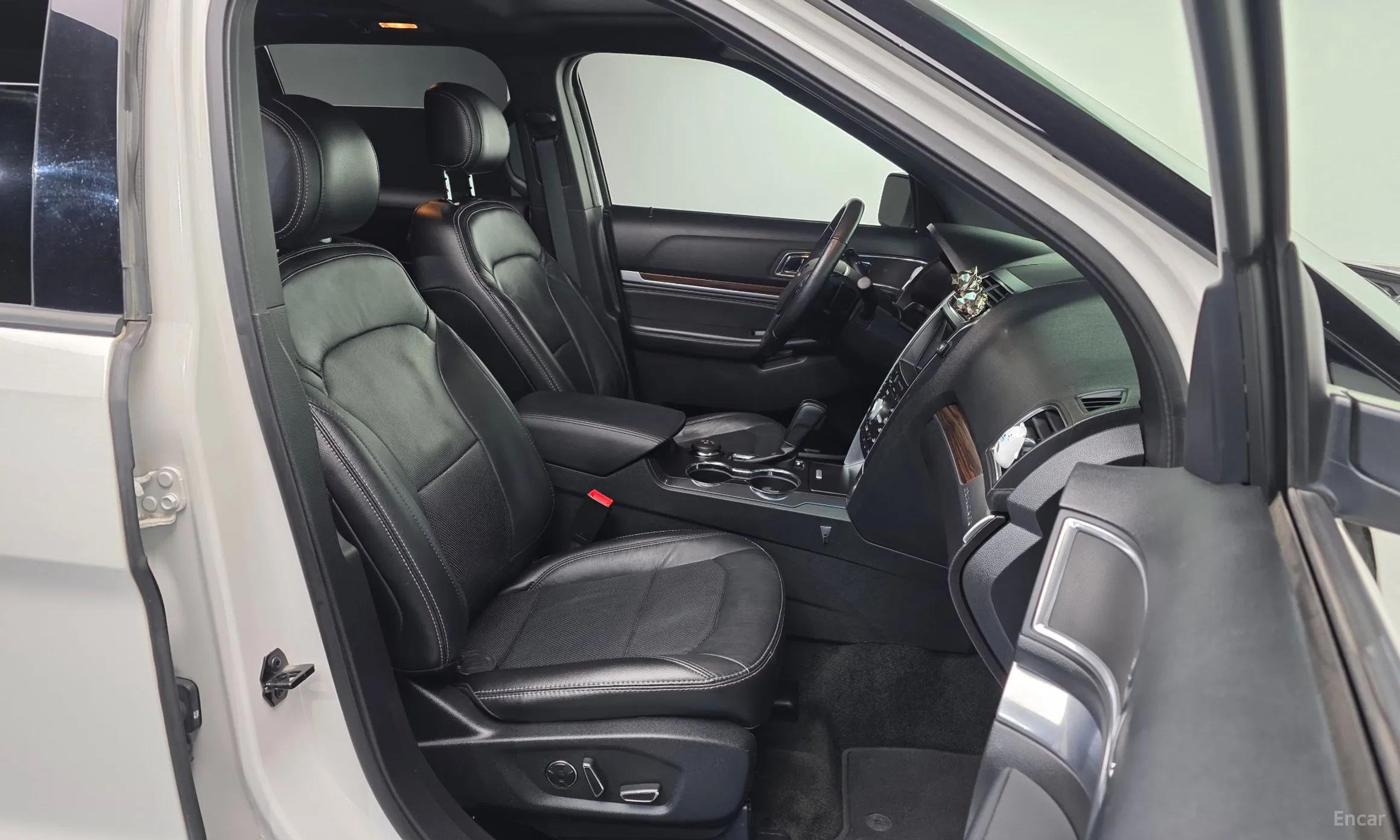 Ford Explorer превью 10