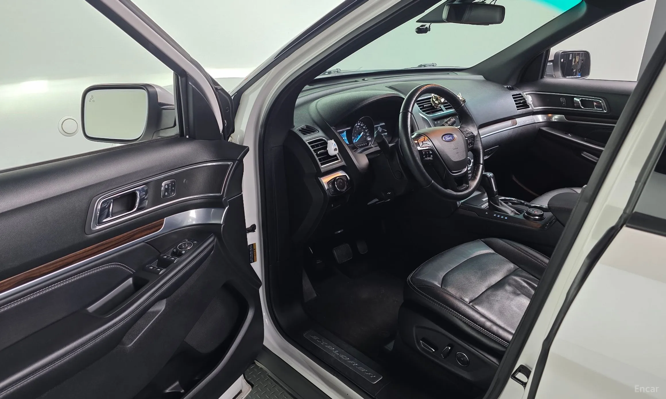 Ford Explorer превью 11