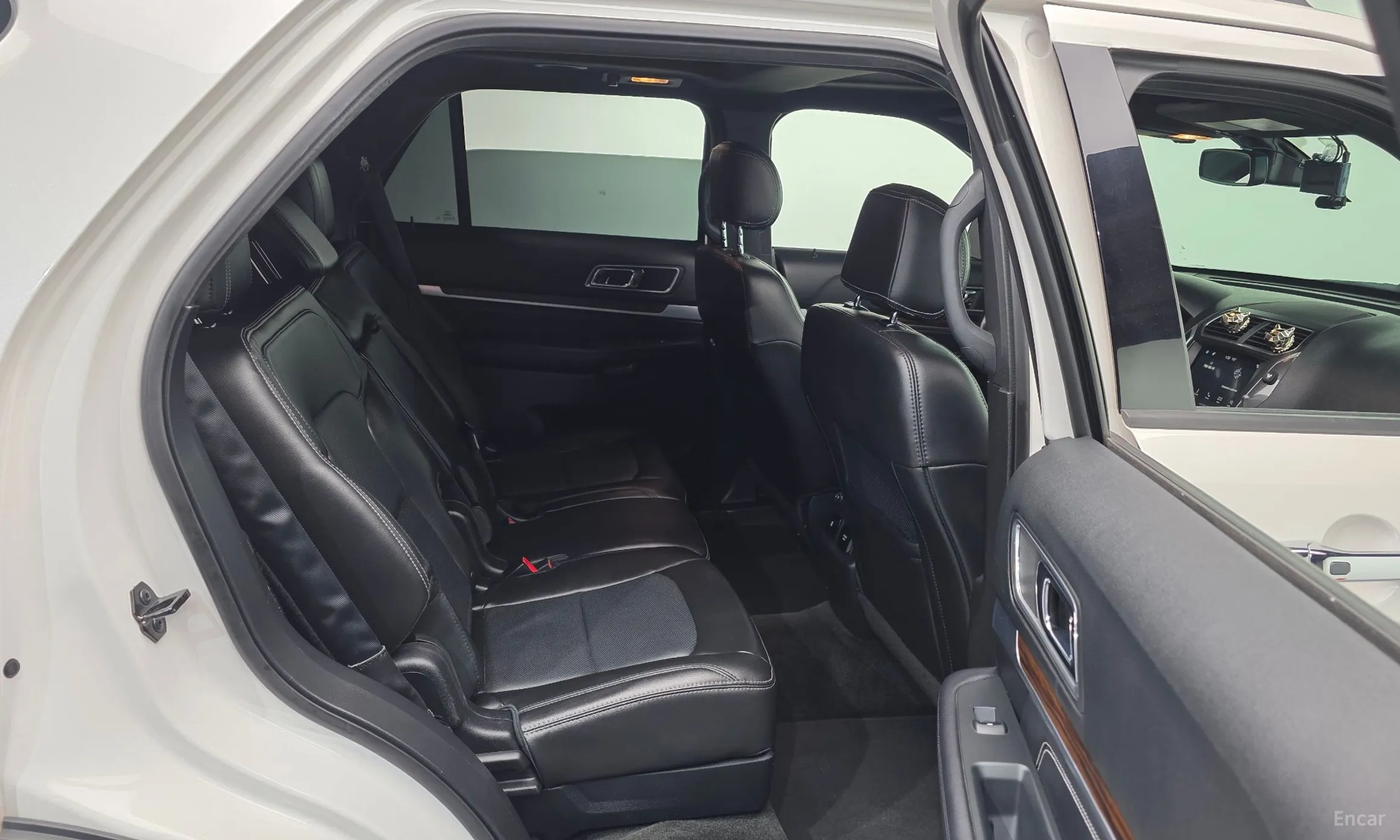 Ford Explorer превью 12
