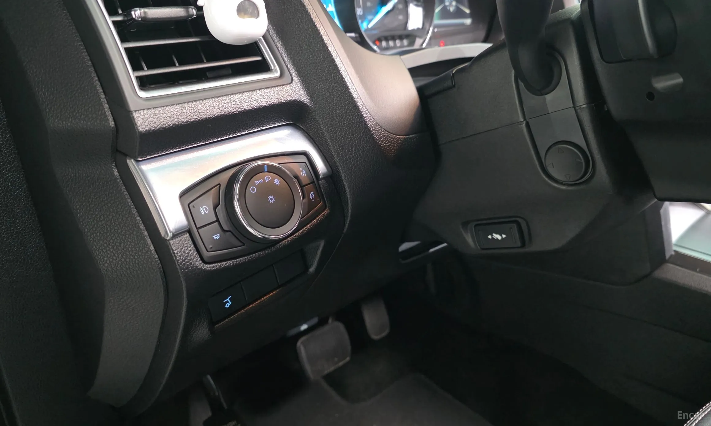 Ford Explorer превью 17