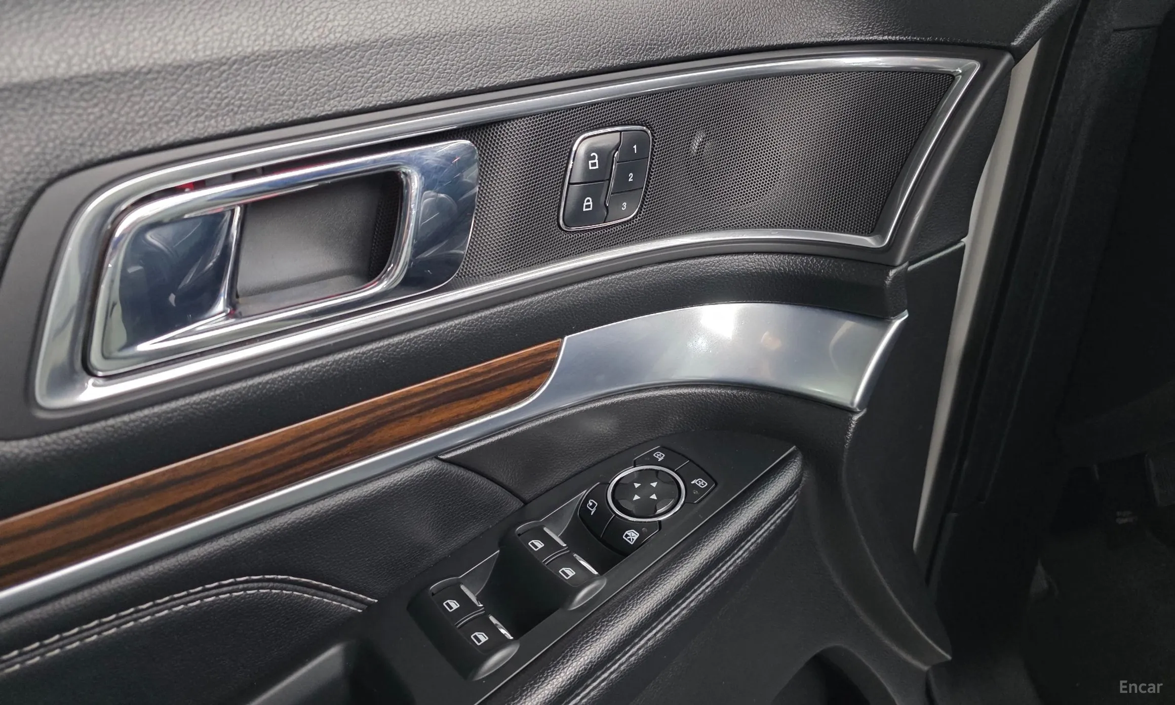 Ford Explorer превью 18