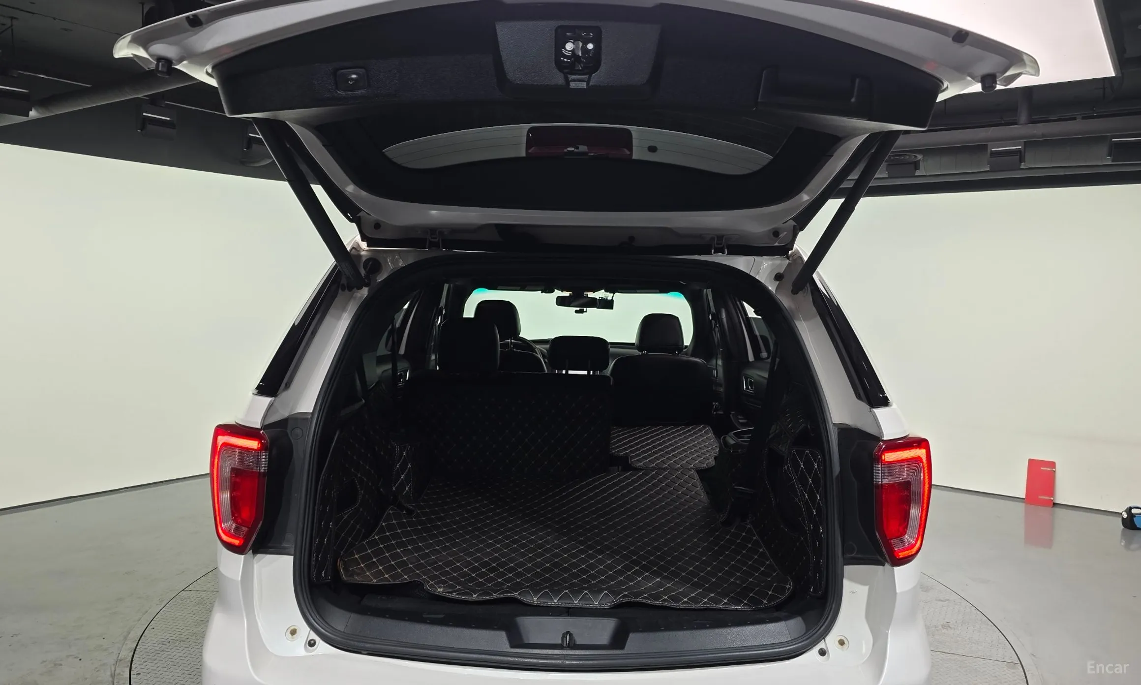 Ford Explorer превью 20