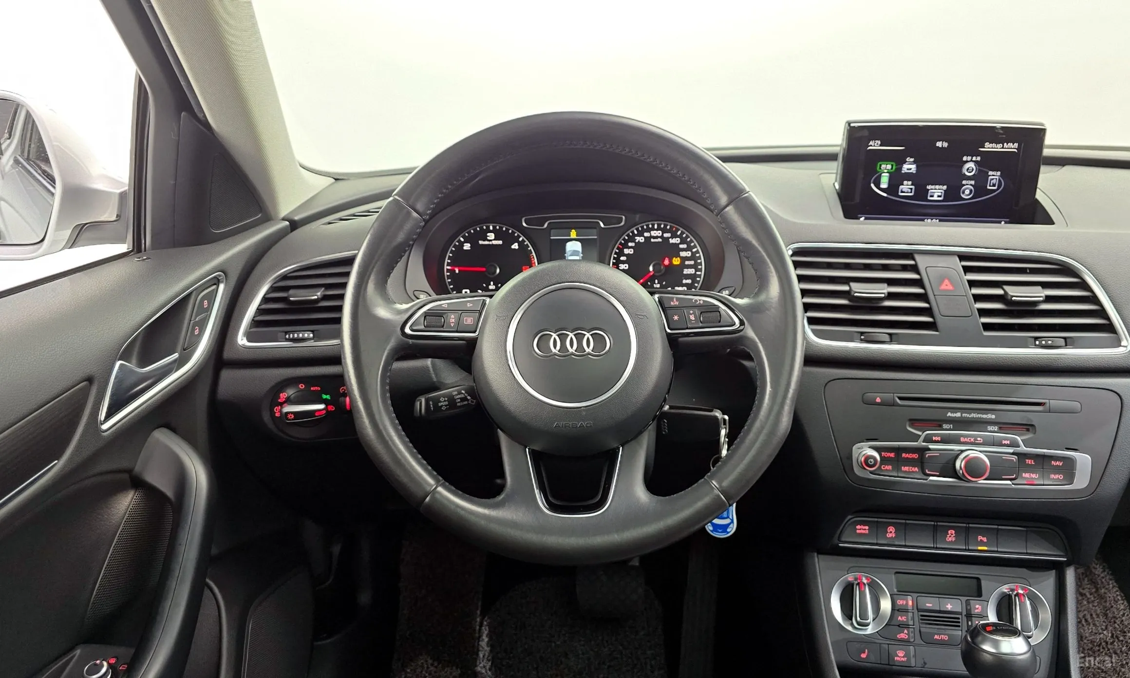 Audi Q3 превью 13