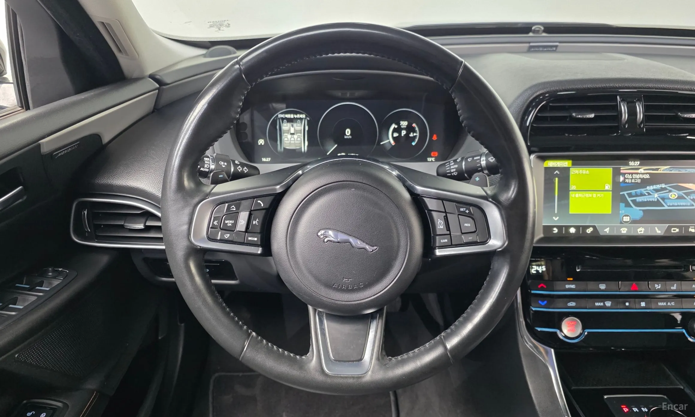 Jaguar XE превью 13