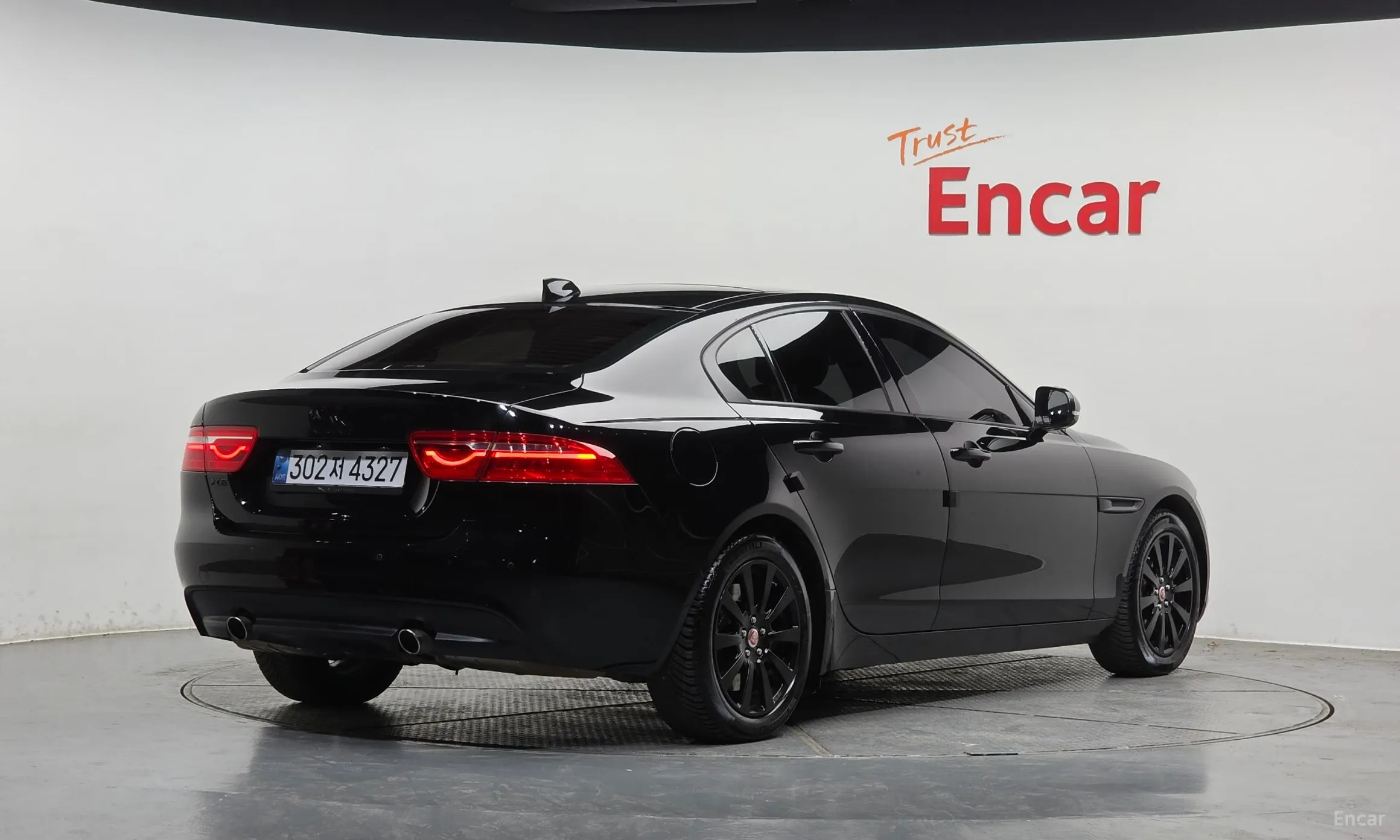 Jaguar XE превью 2