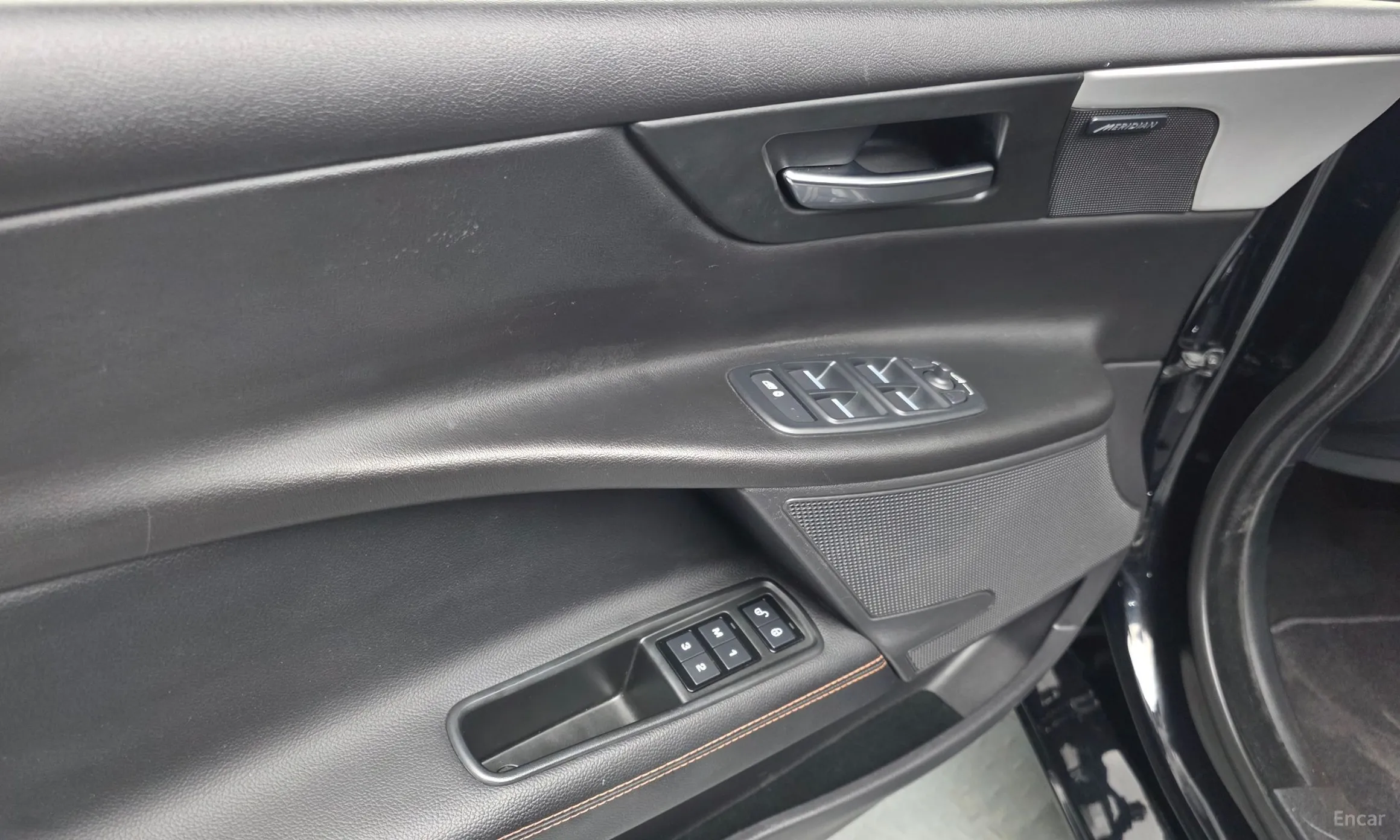 Jaguar XE превью 18