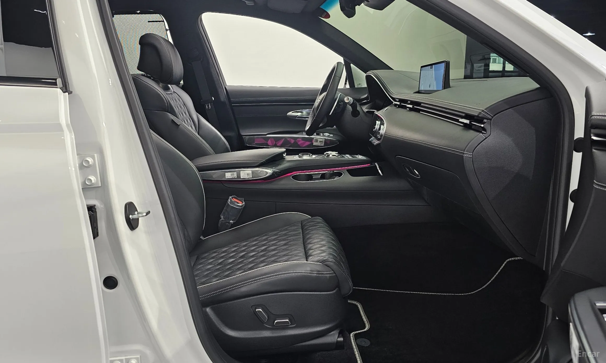 Genesis GV70 превью 10