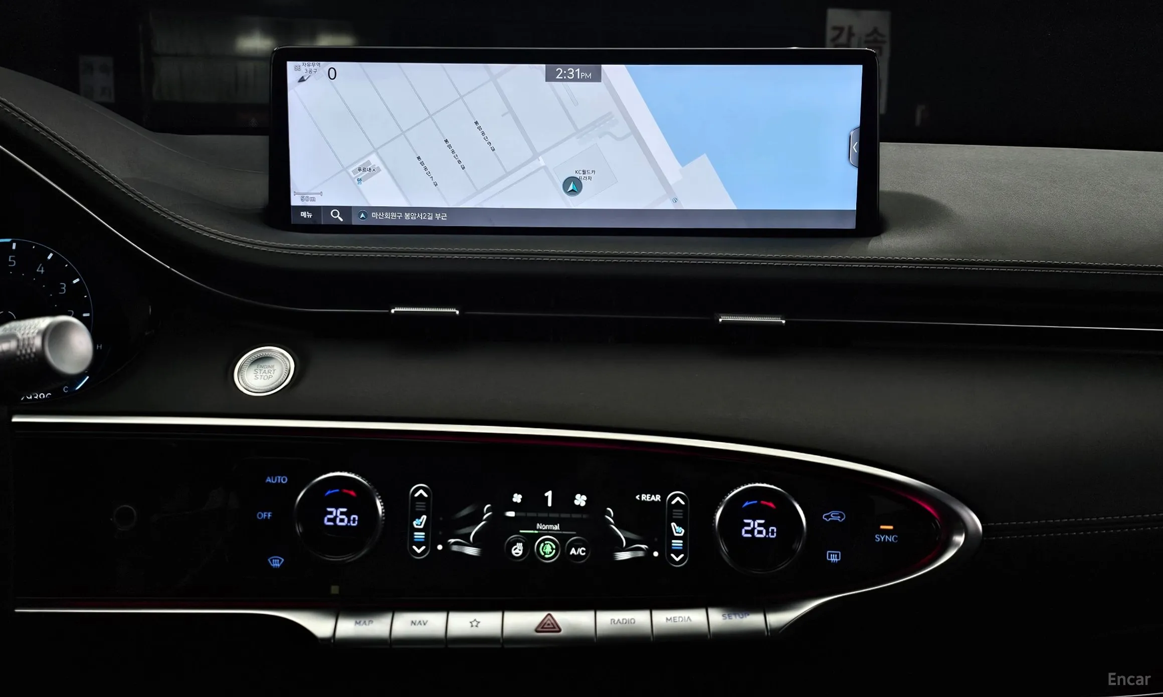 Genesis GV70 превью 15