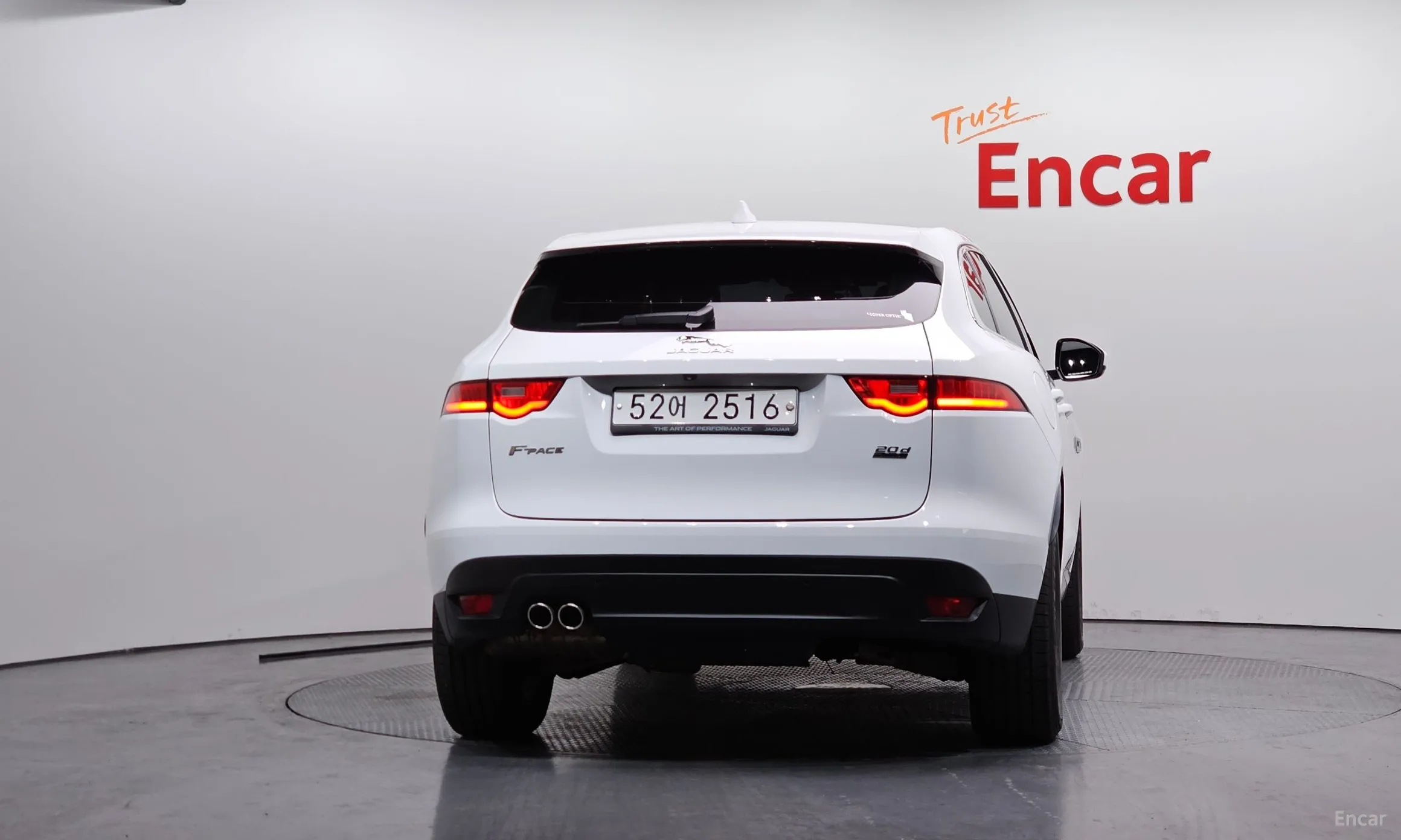 Jaguar F-PACE превью 4