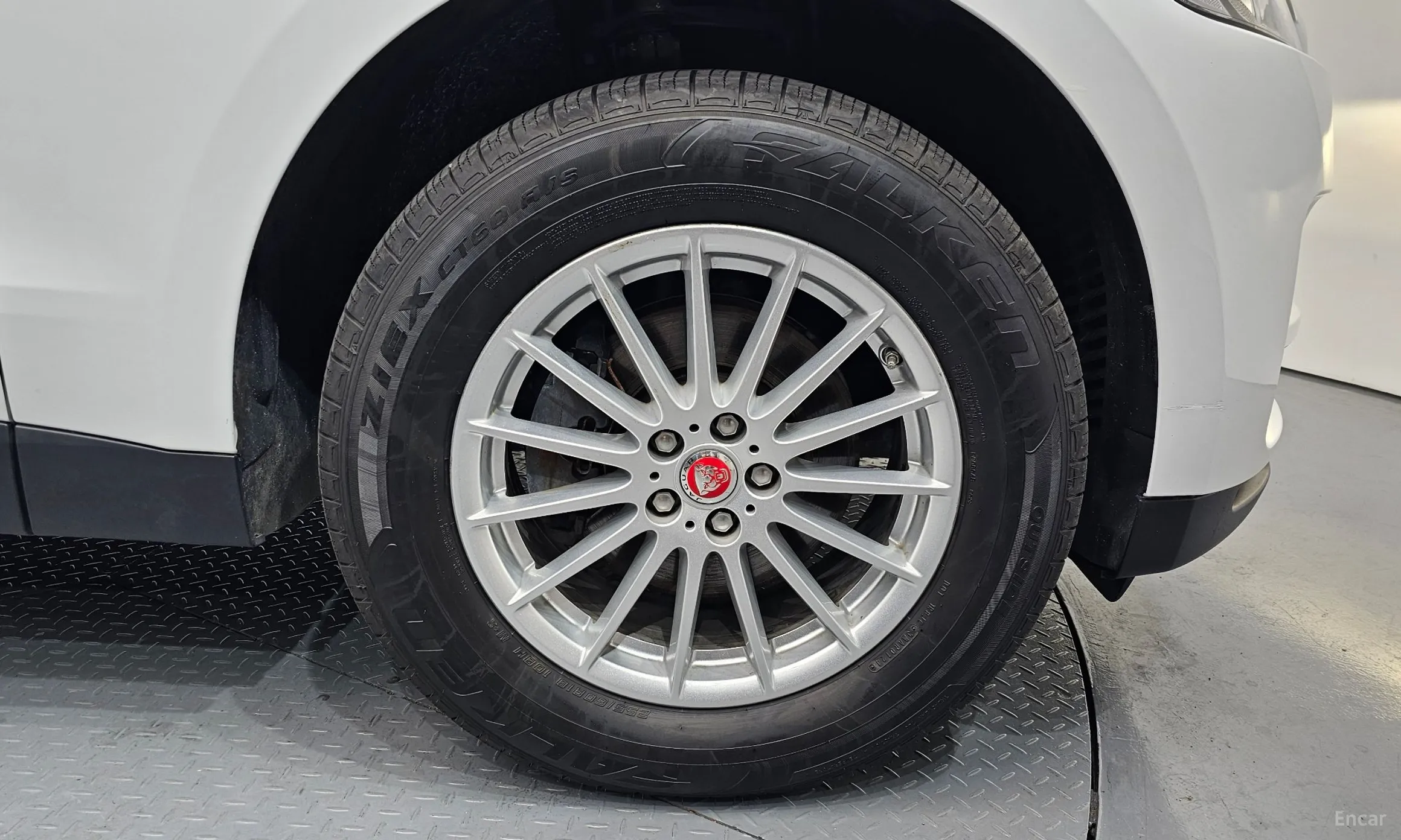 Jaguar F-PACE превью 5