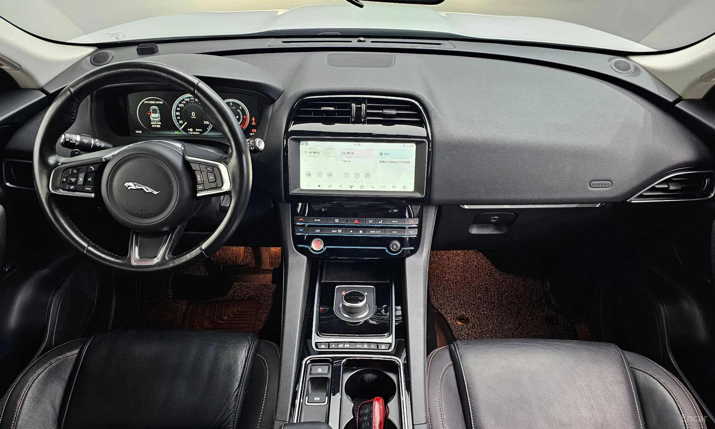 Jaguar F-PACE превью 7