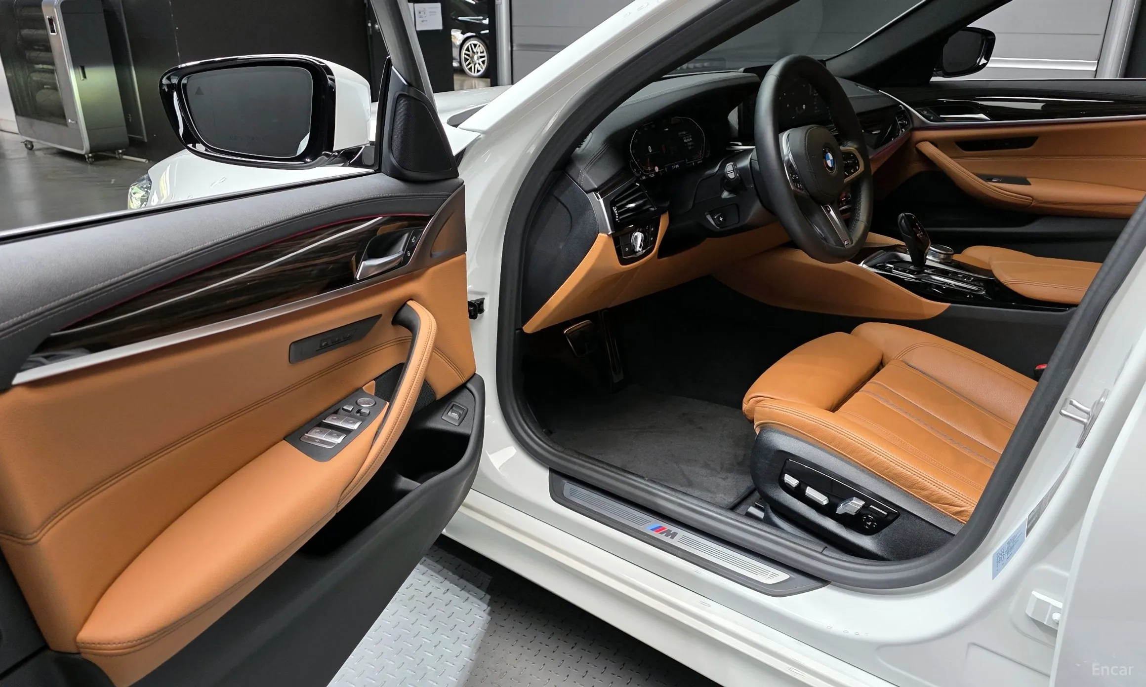 BMW 5 Series (G30) превью 11