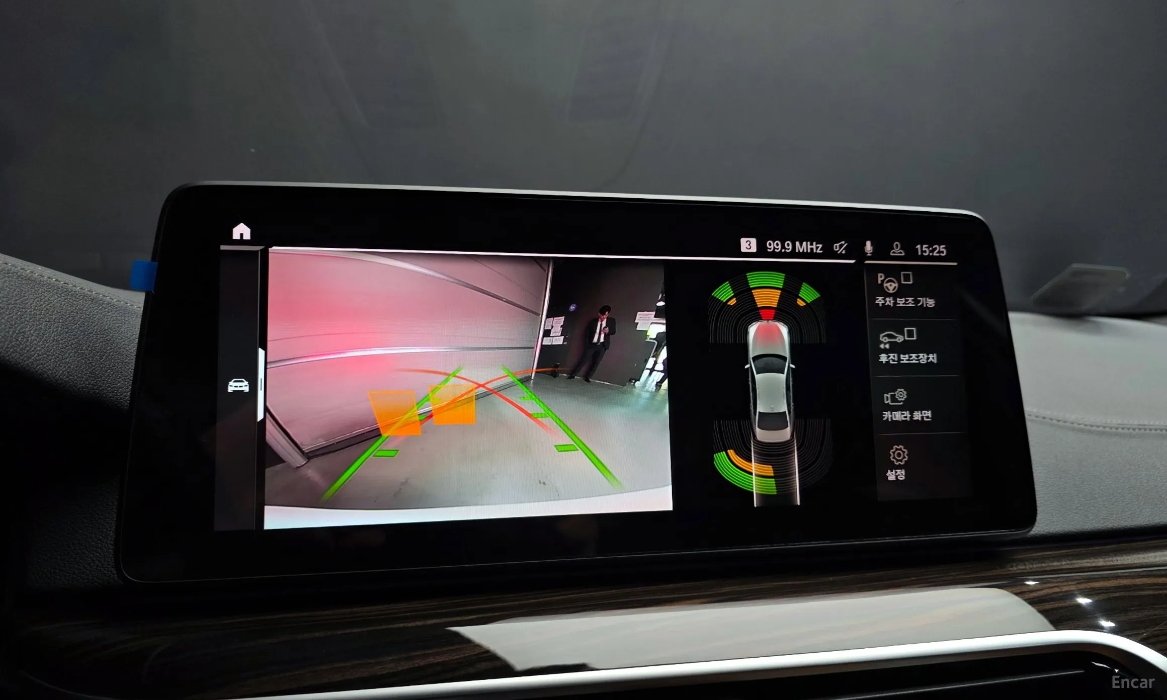 BMW 5 Series (G30) превью 15