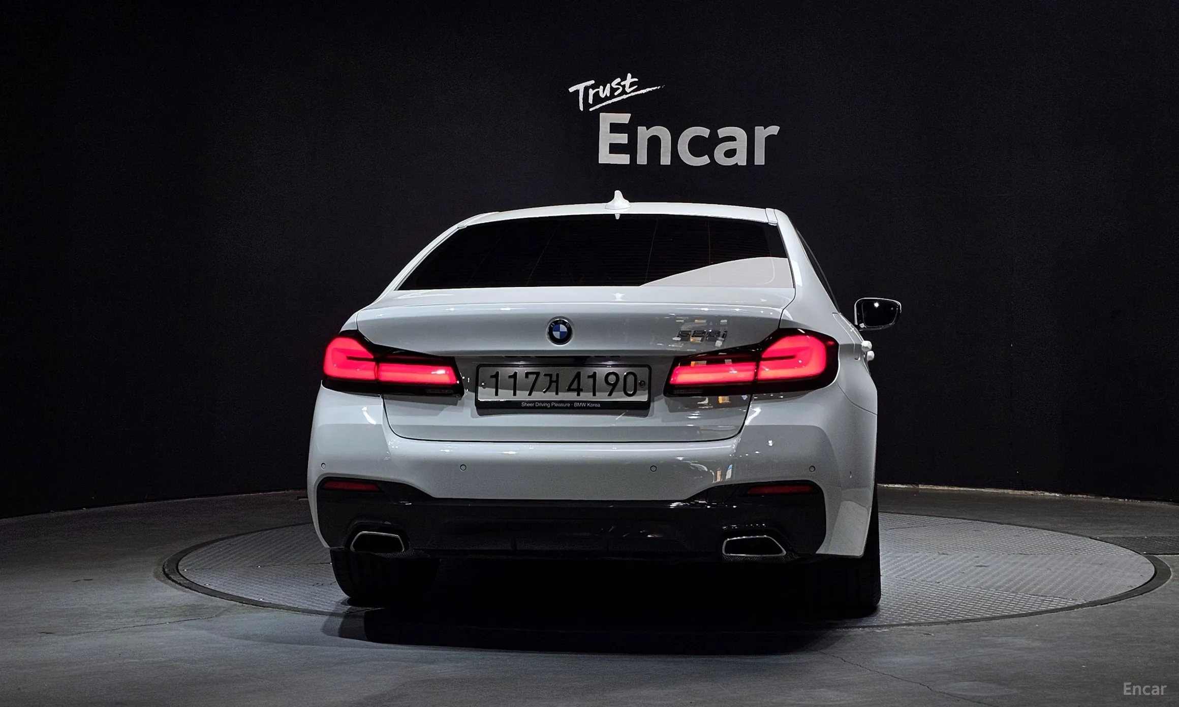 BMW 5 Series (G30) превью 4