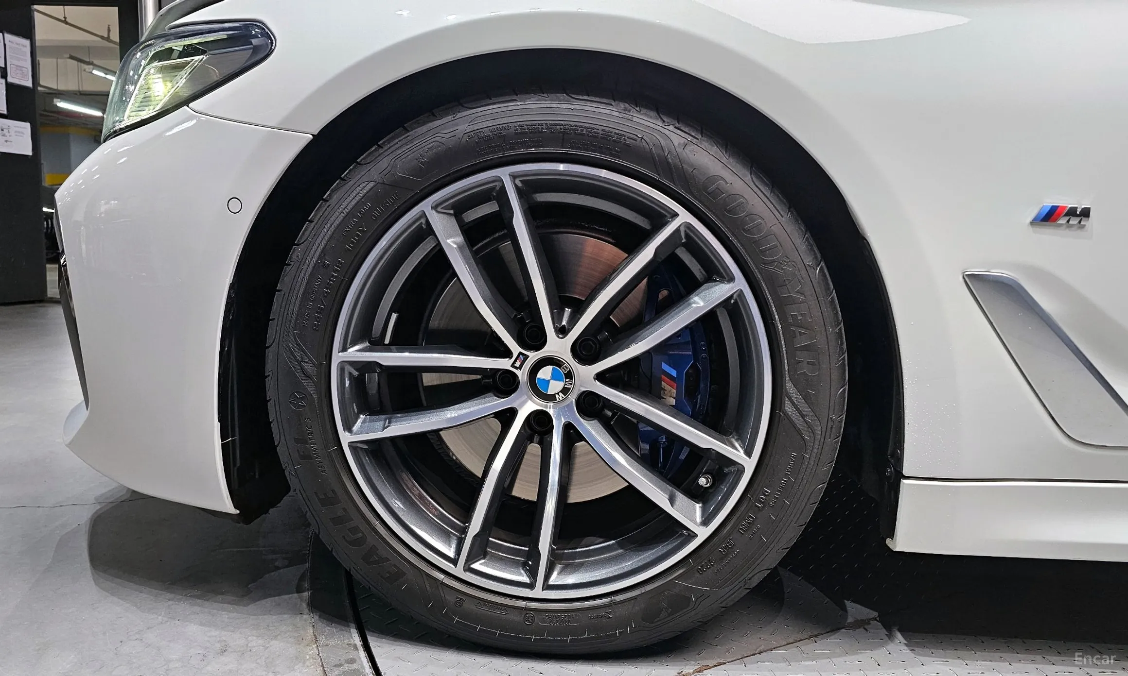 BMW 5 Series (G30) превью 5