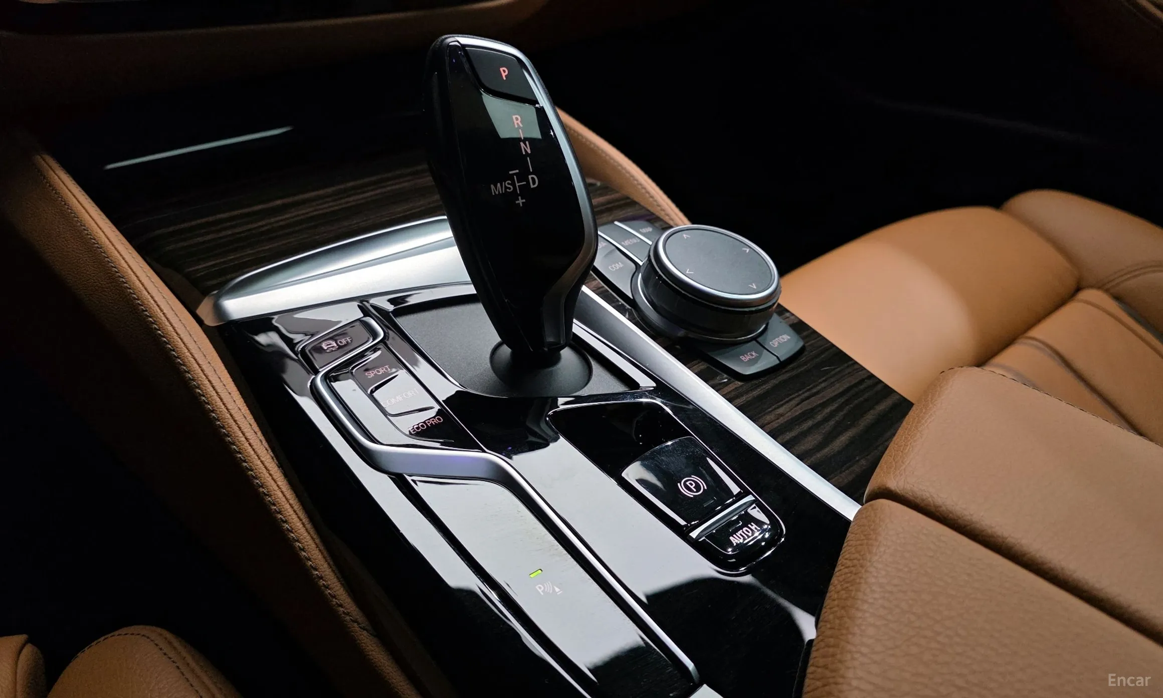 BMW 5 Series (G30) превью 9