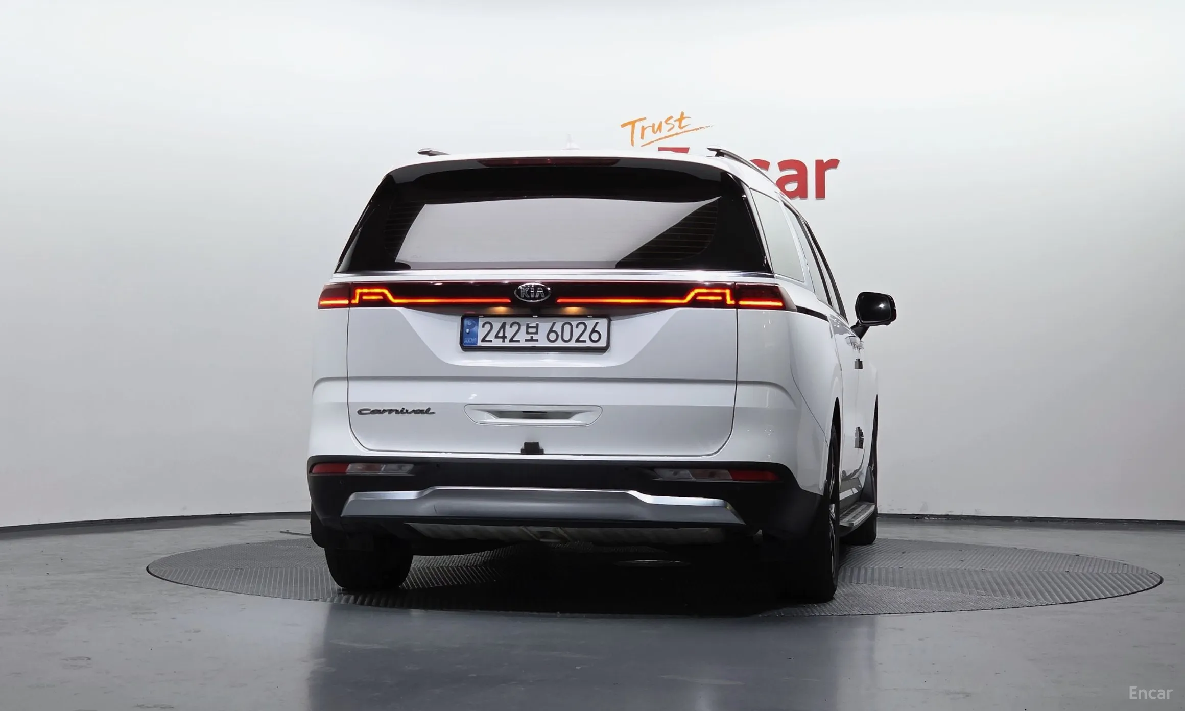 Kia Carnival Gen 4 превью 4