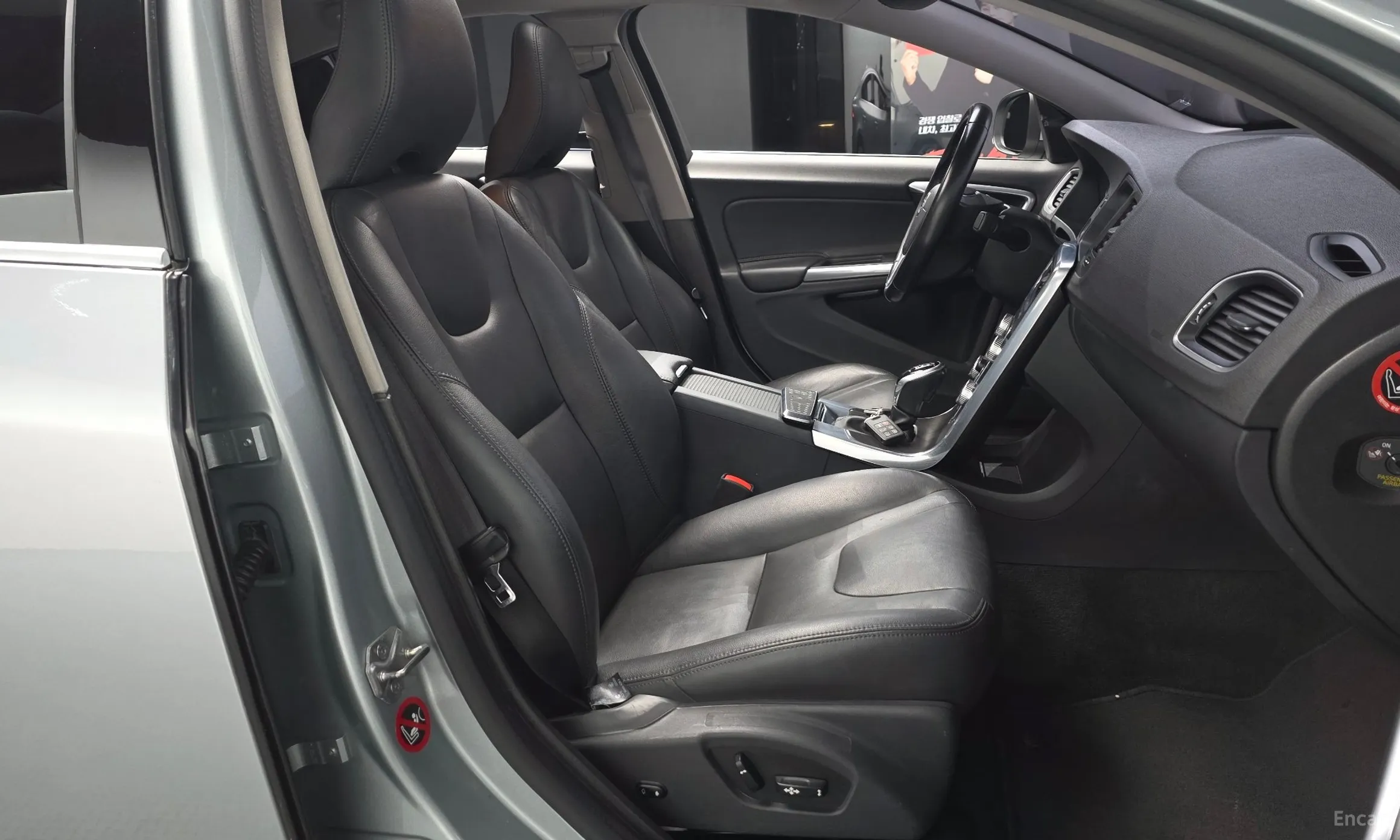 Volvo S60 превью 10