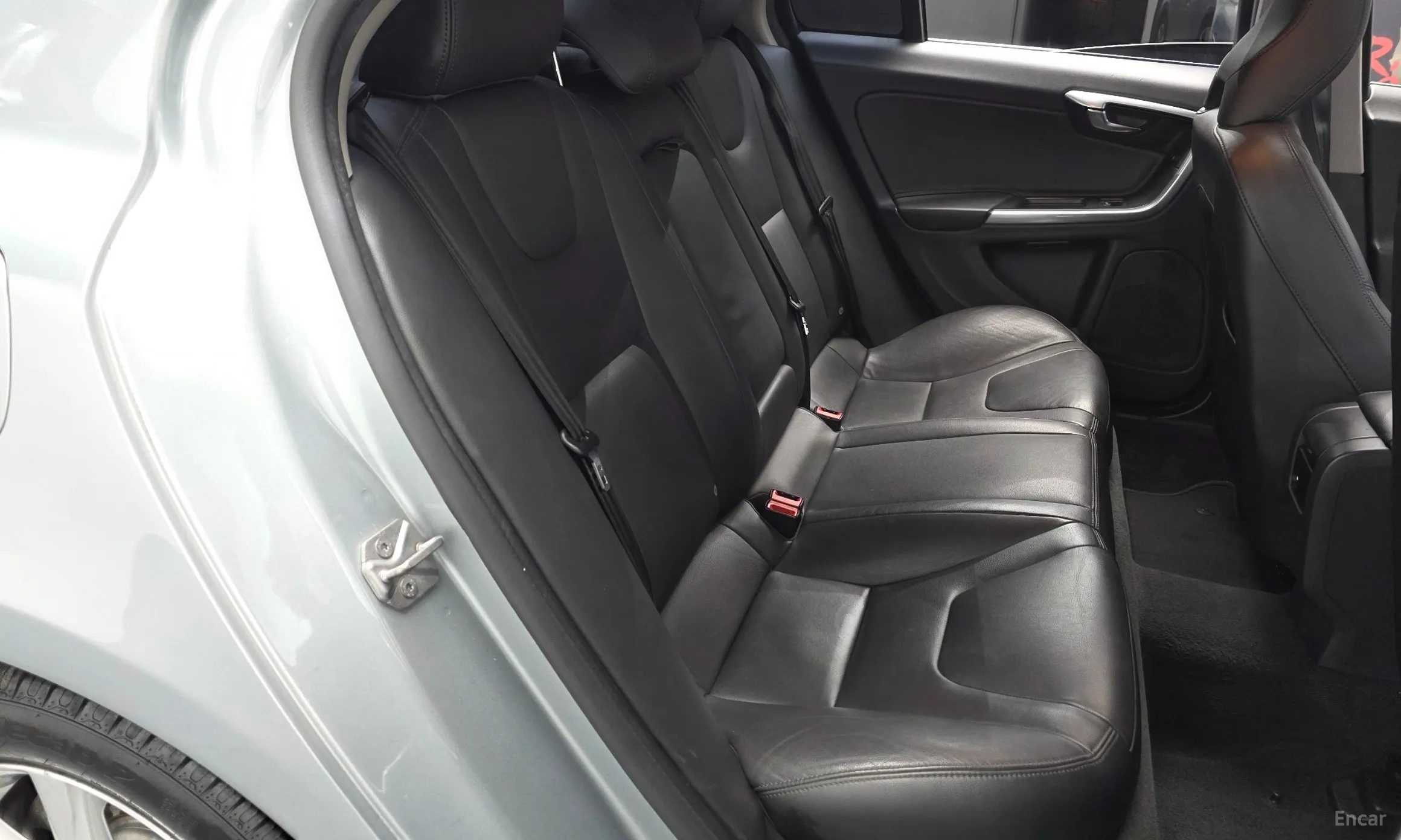 Volvo S60 превью 11