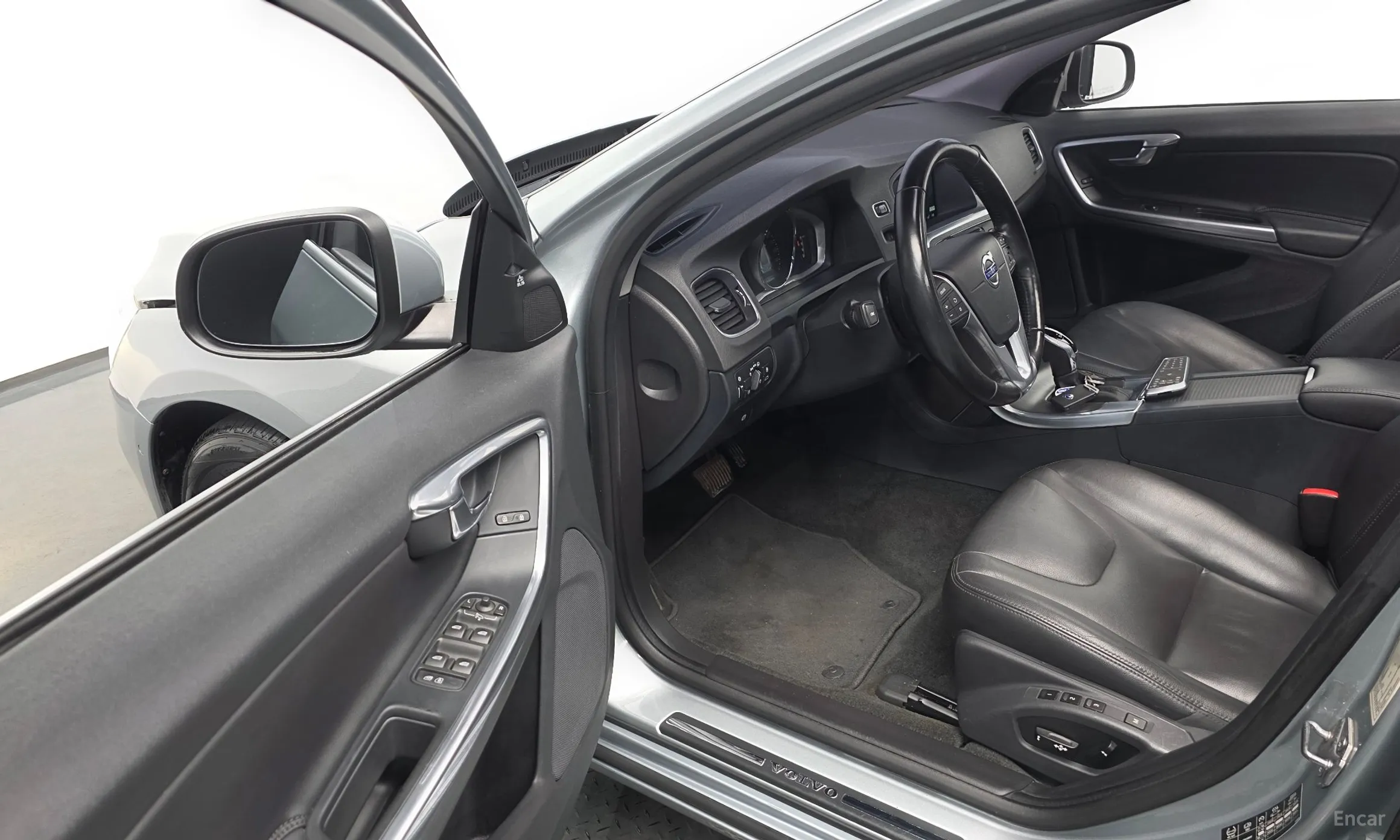 Volvo S60 превью 12
