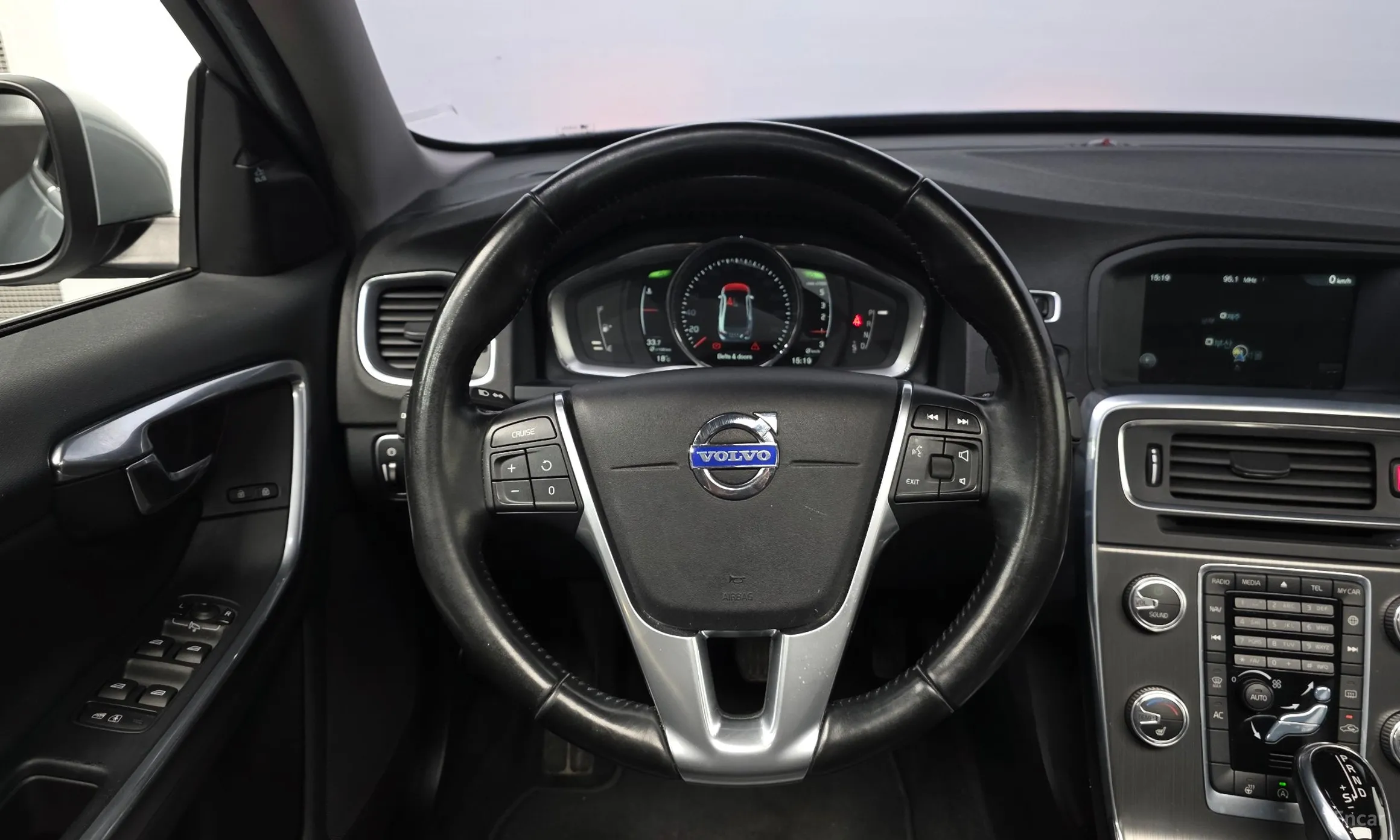 Volvo S60 превью 13