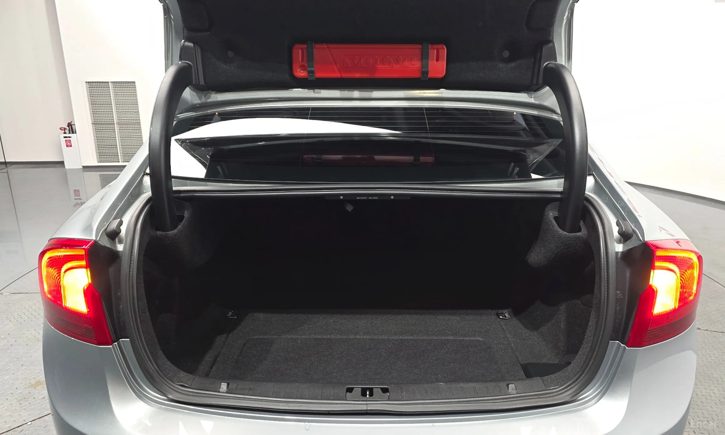 Volvo S60 превью 20