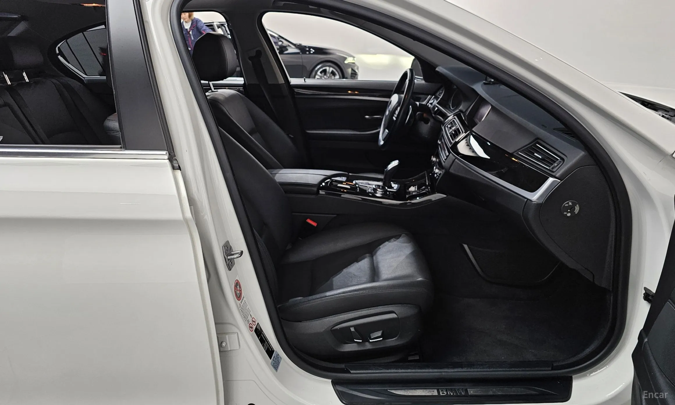 BMW 5 Series (F10) превью 11