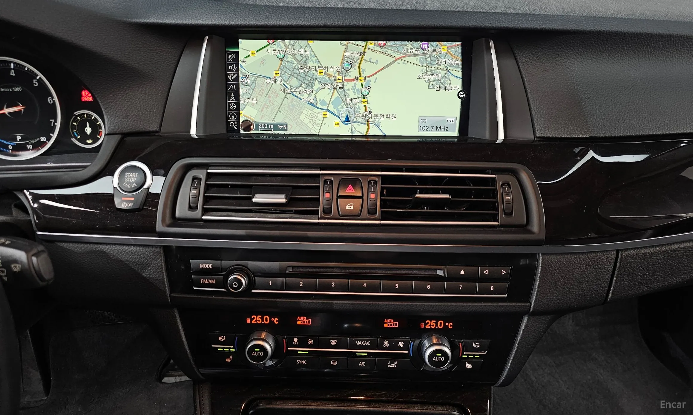 BMW 5 Series (F10) превью 15