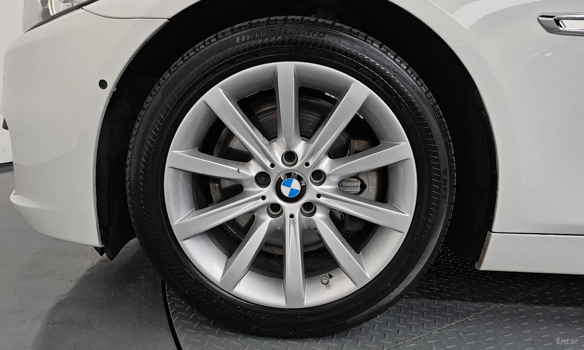 BMW 5 Series (F10) превью 5