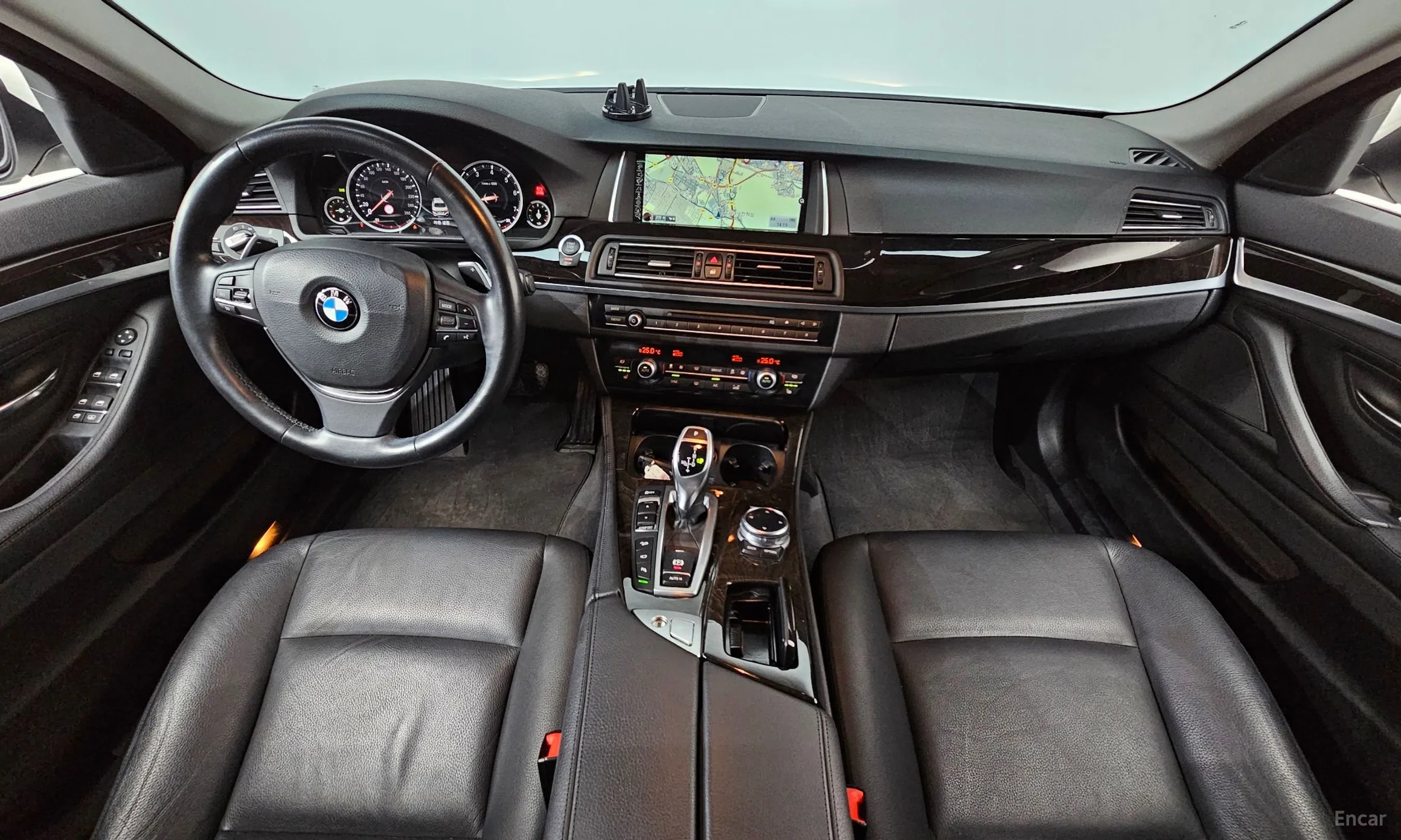 BMW 5 Series (F10) превью 7