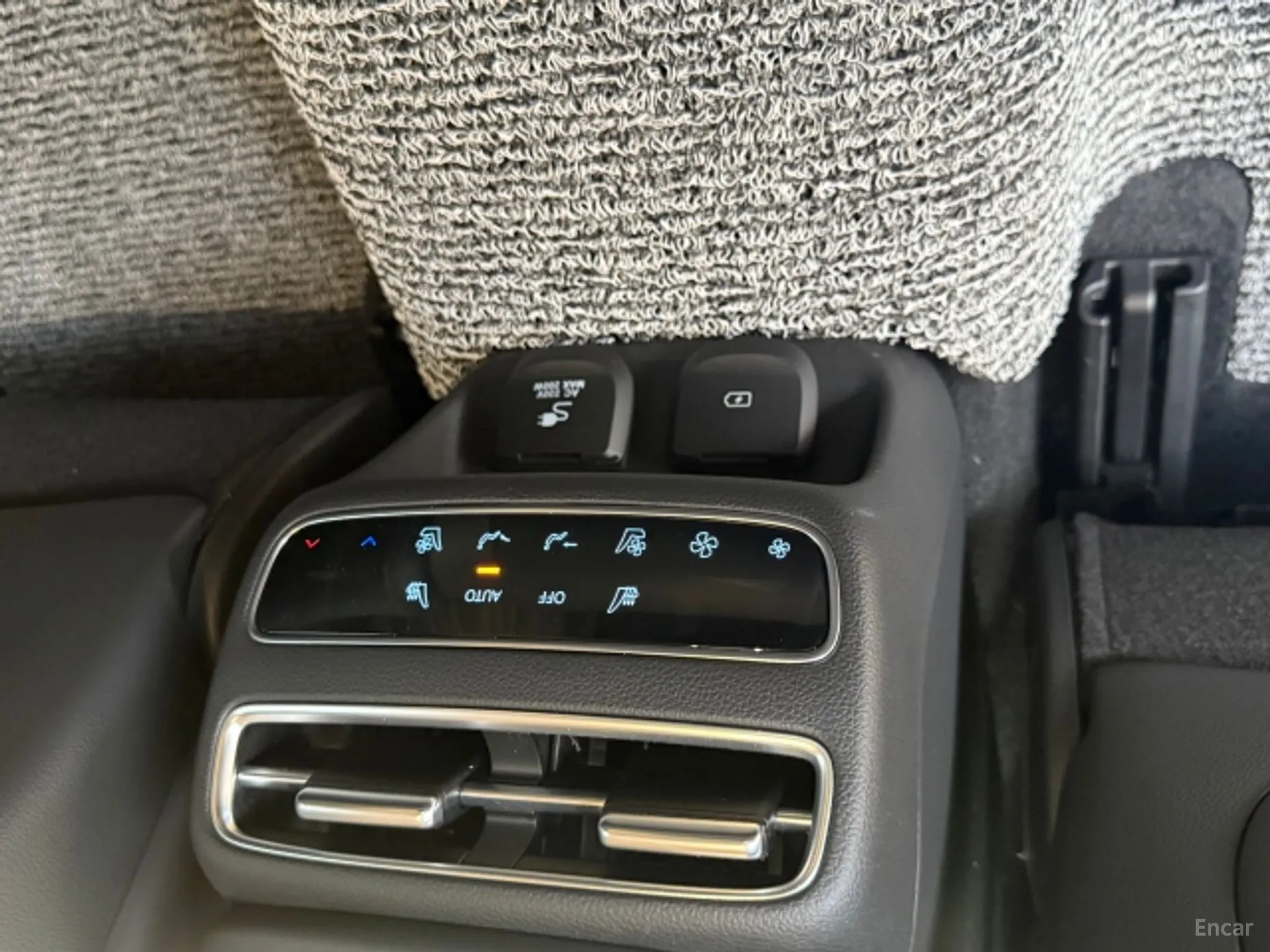 Genesis GV70 превью 12