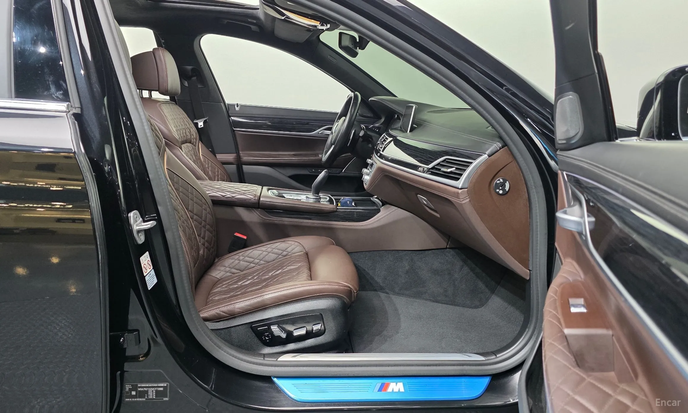 BMW 7 Series (G11) превью 11