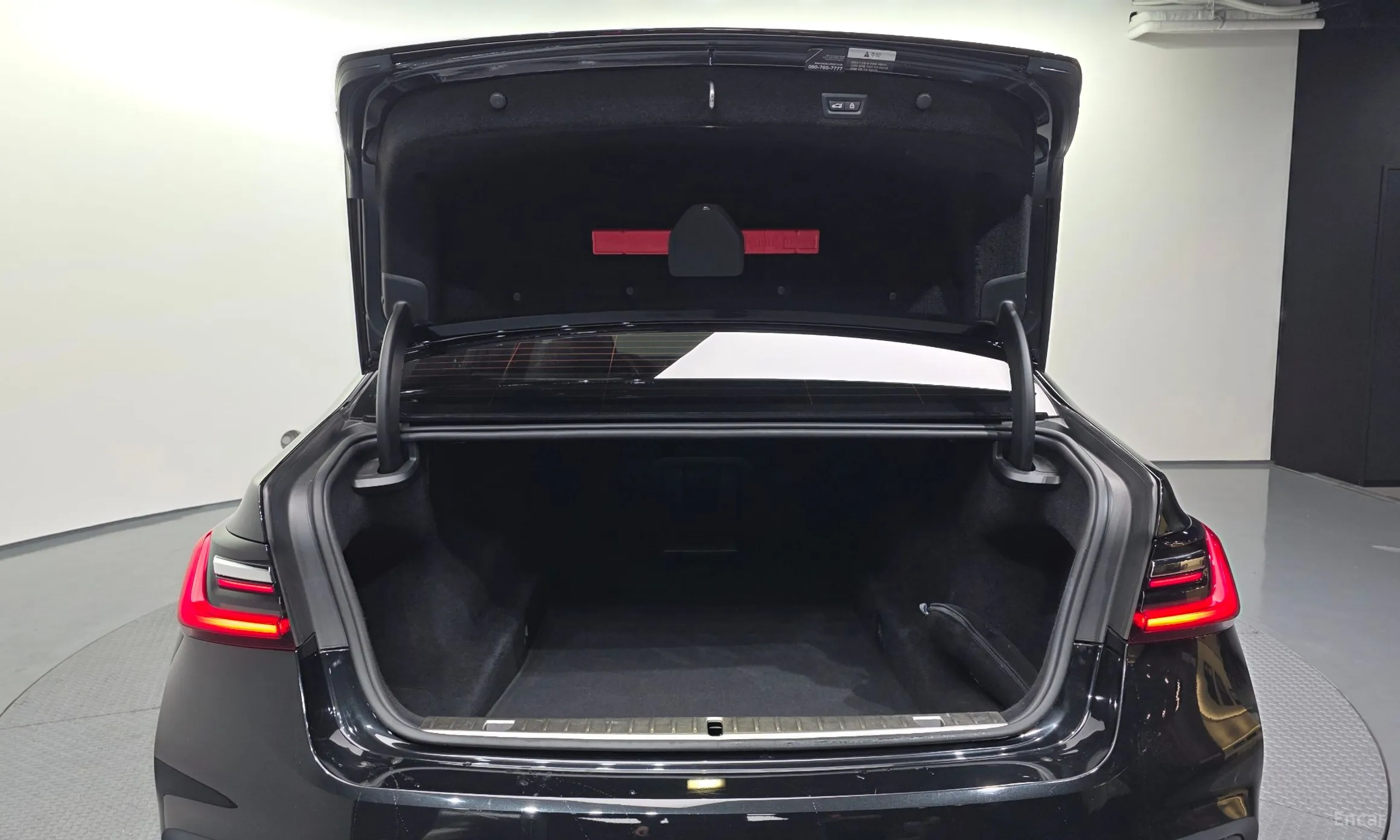 BMW 7 Series (G11) превью 20