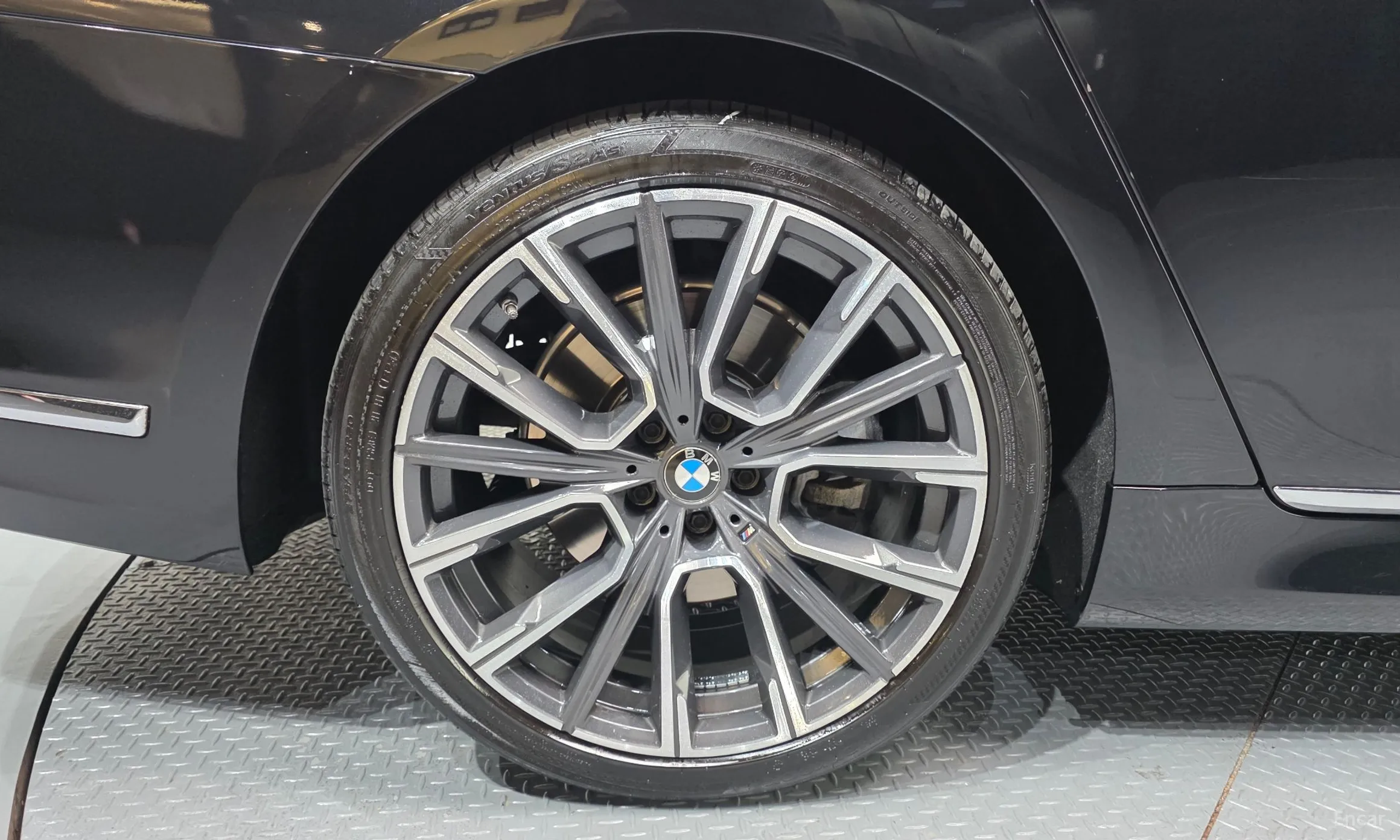 BMW 7 Series (G11) превью 5