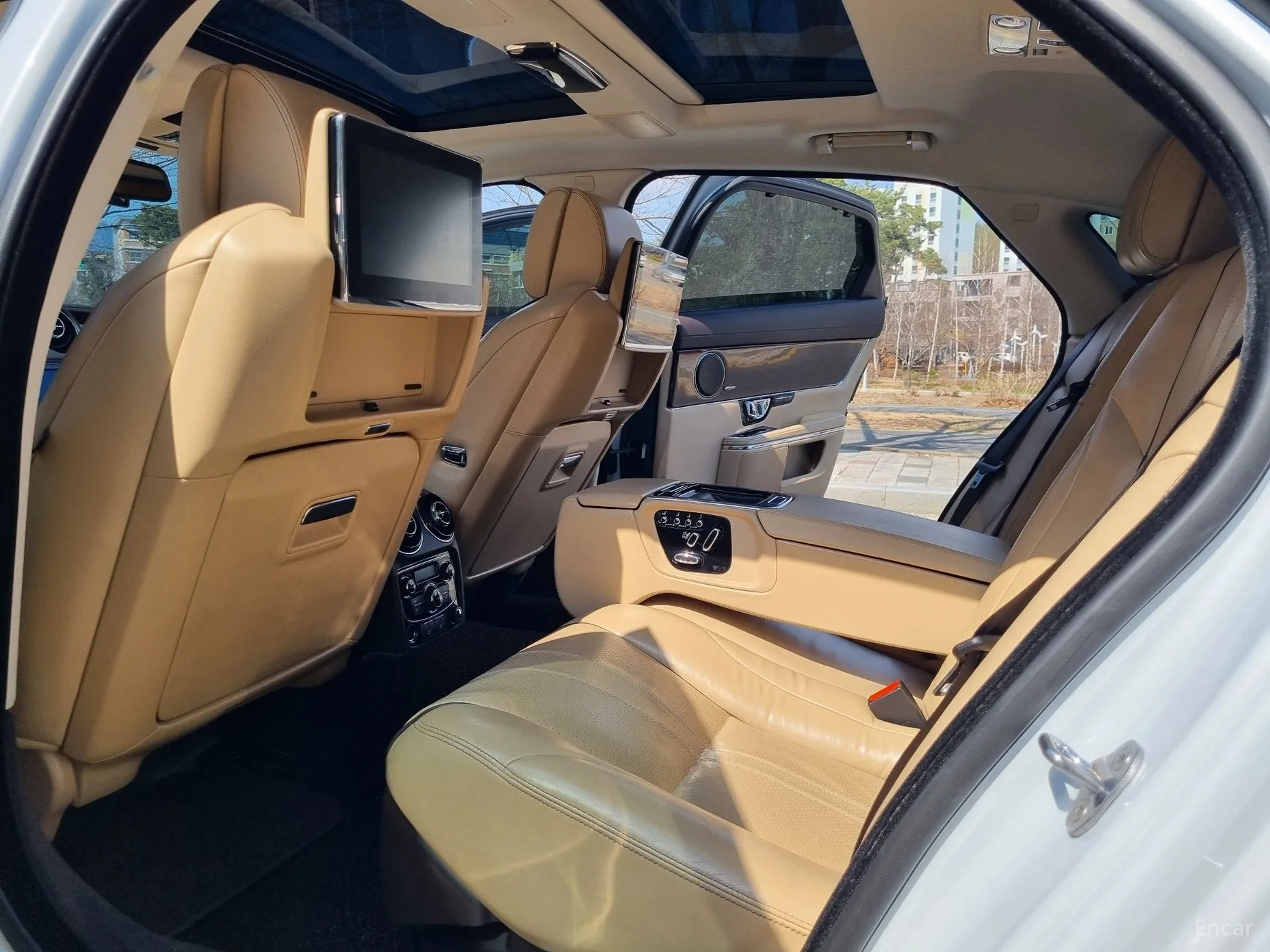 Jaguar All New XJ превью 11