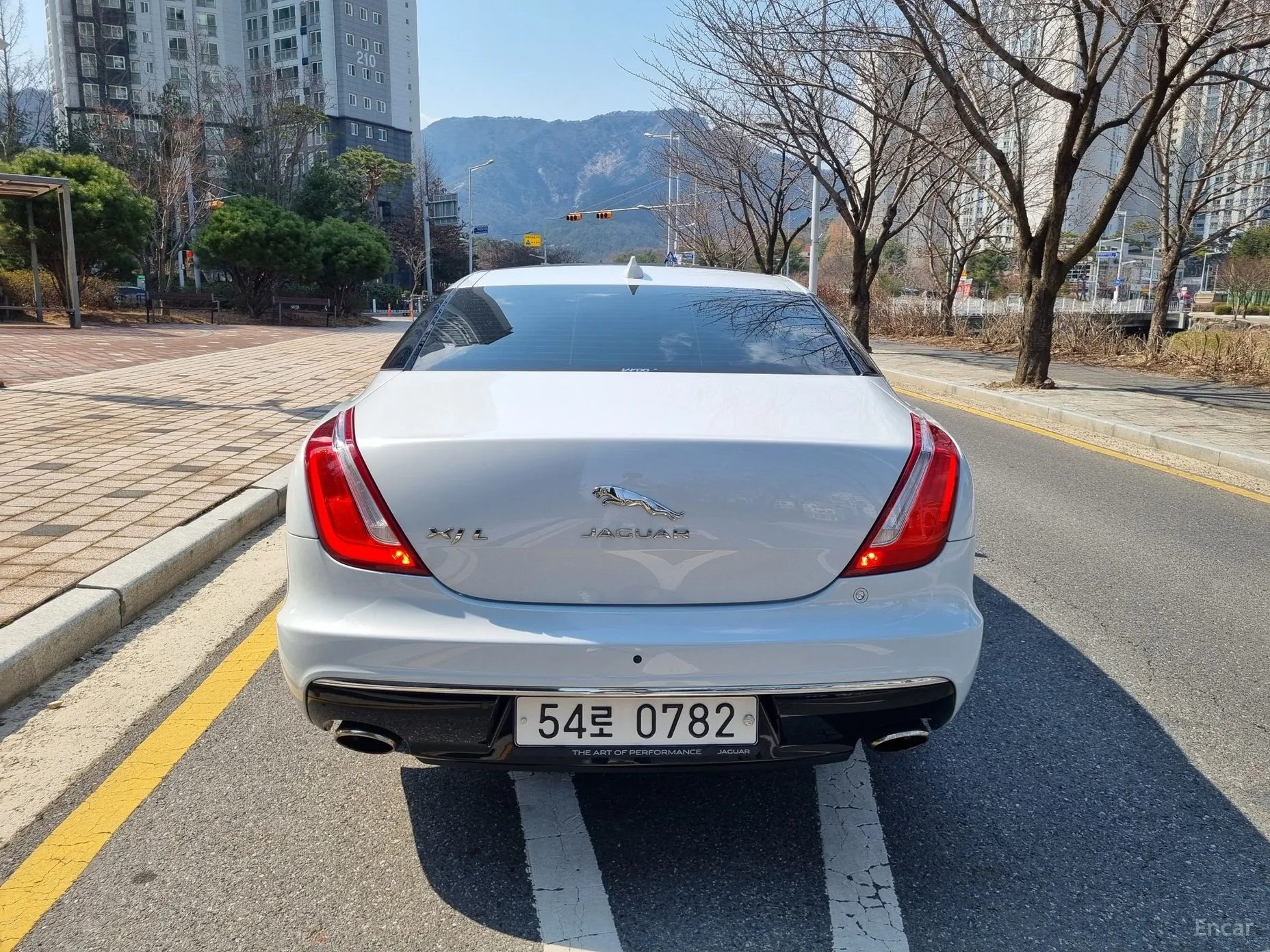 Jaguar All New XJ превью 5