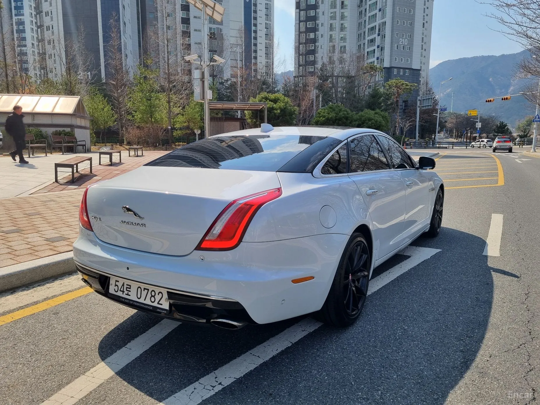 Jaguar All New XJ превью 6