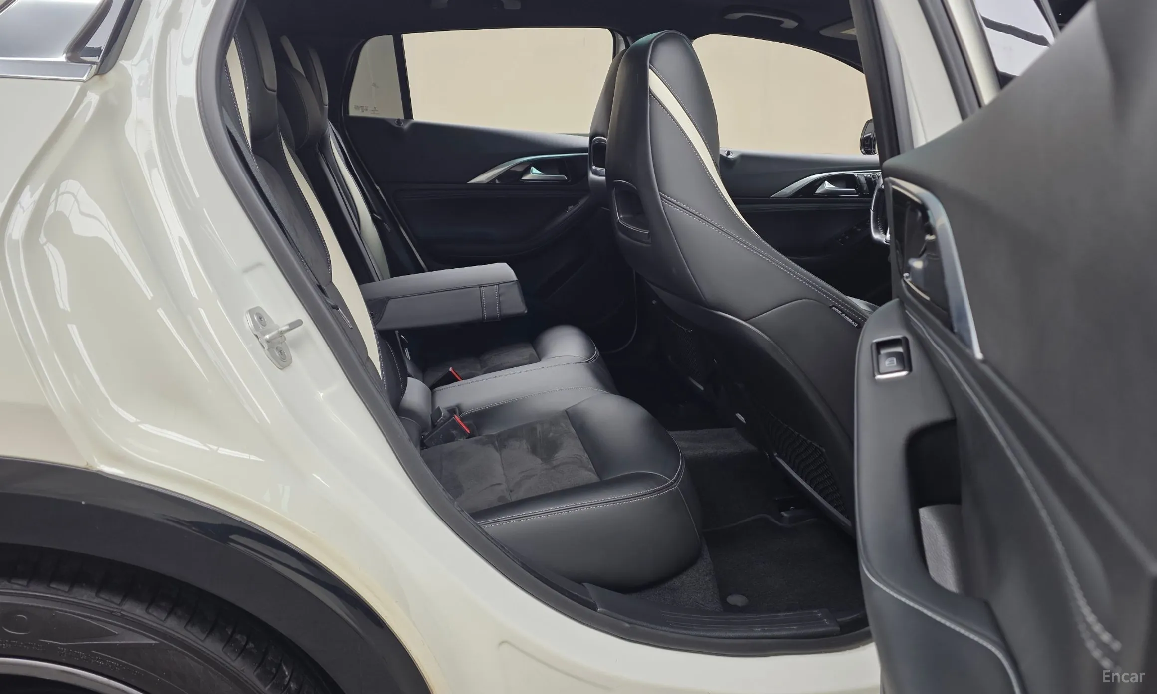 Infiniti Q30 превью 12