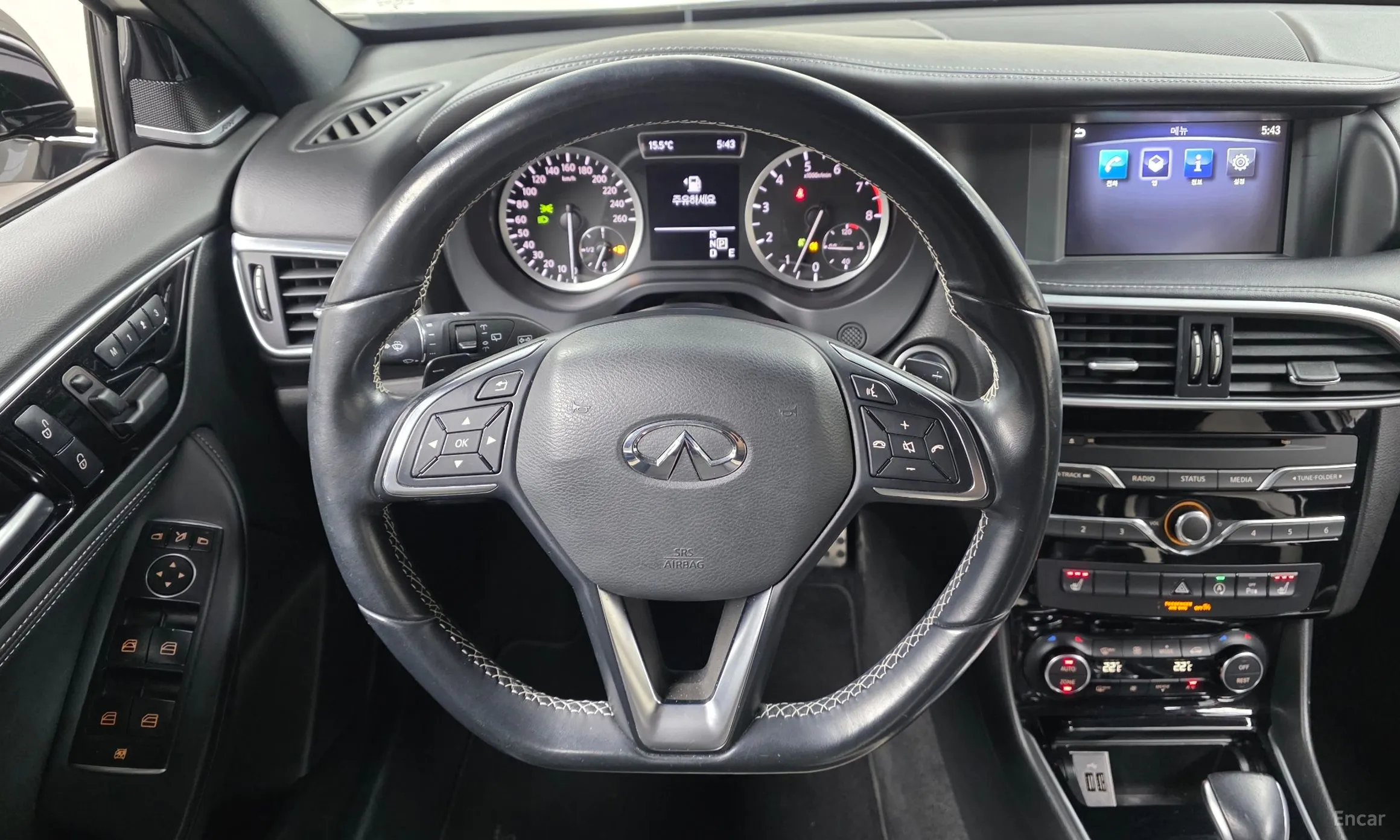 Infiniti Q30 превью 13